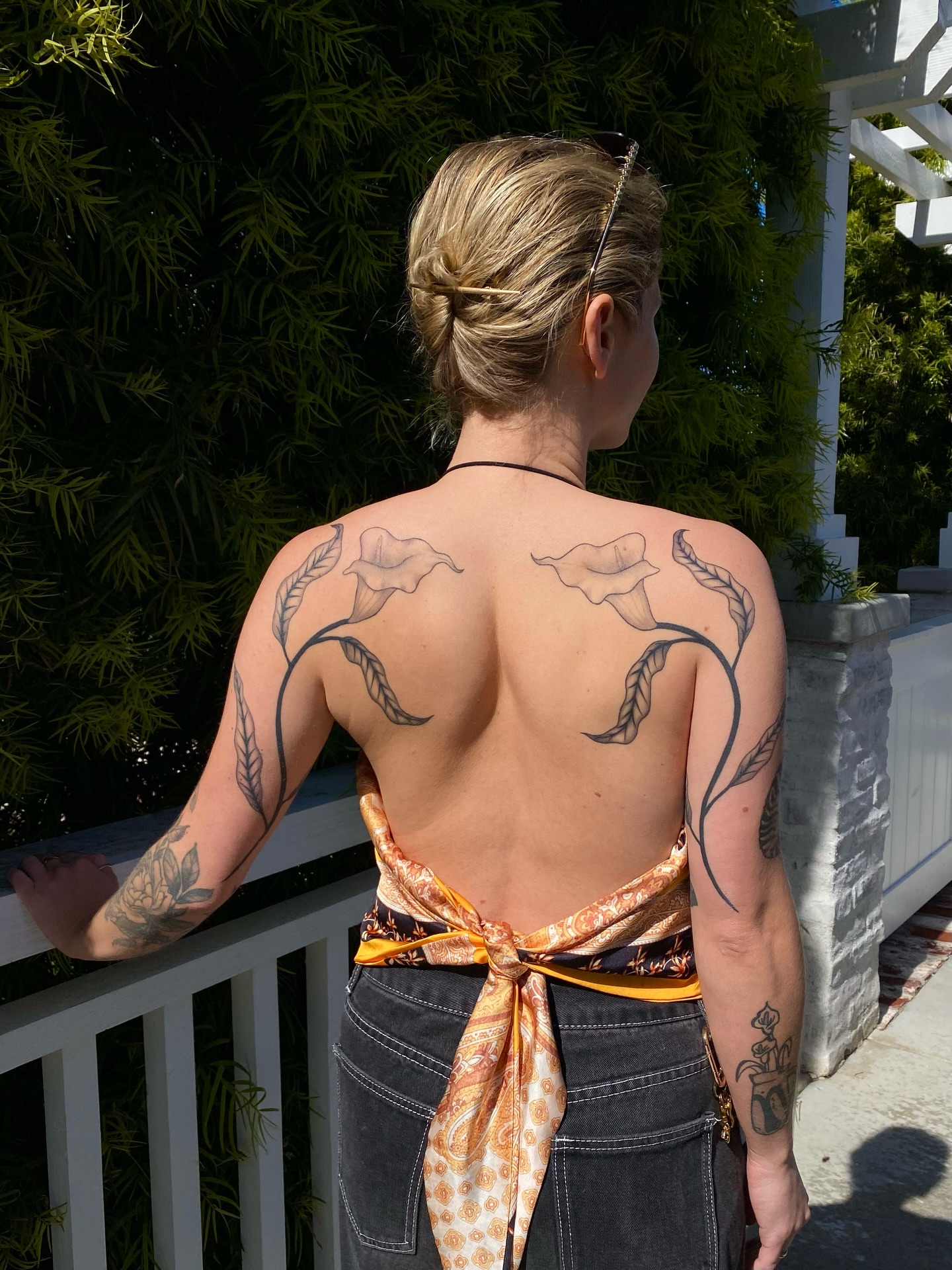 Calla lilies black and grey tattoo on the back by Sasha 🪆 Southern California Tattoo Artist