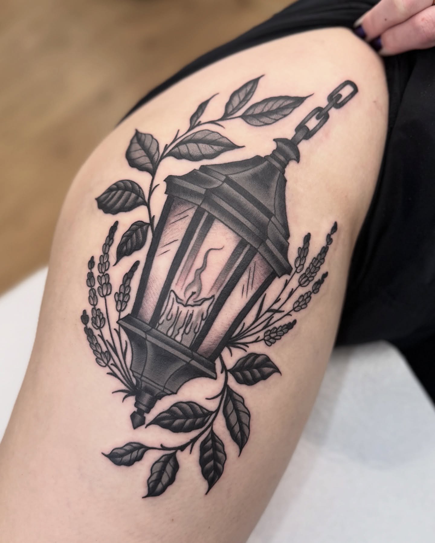 Lantern and foliage black and grey tattoo on the thigh by Nia (Knee-uhh) 🦷