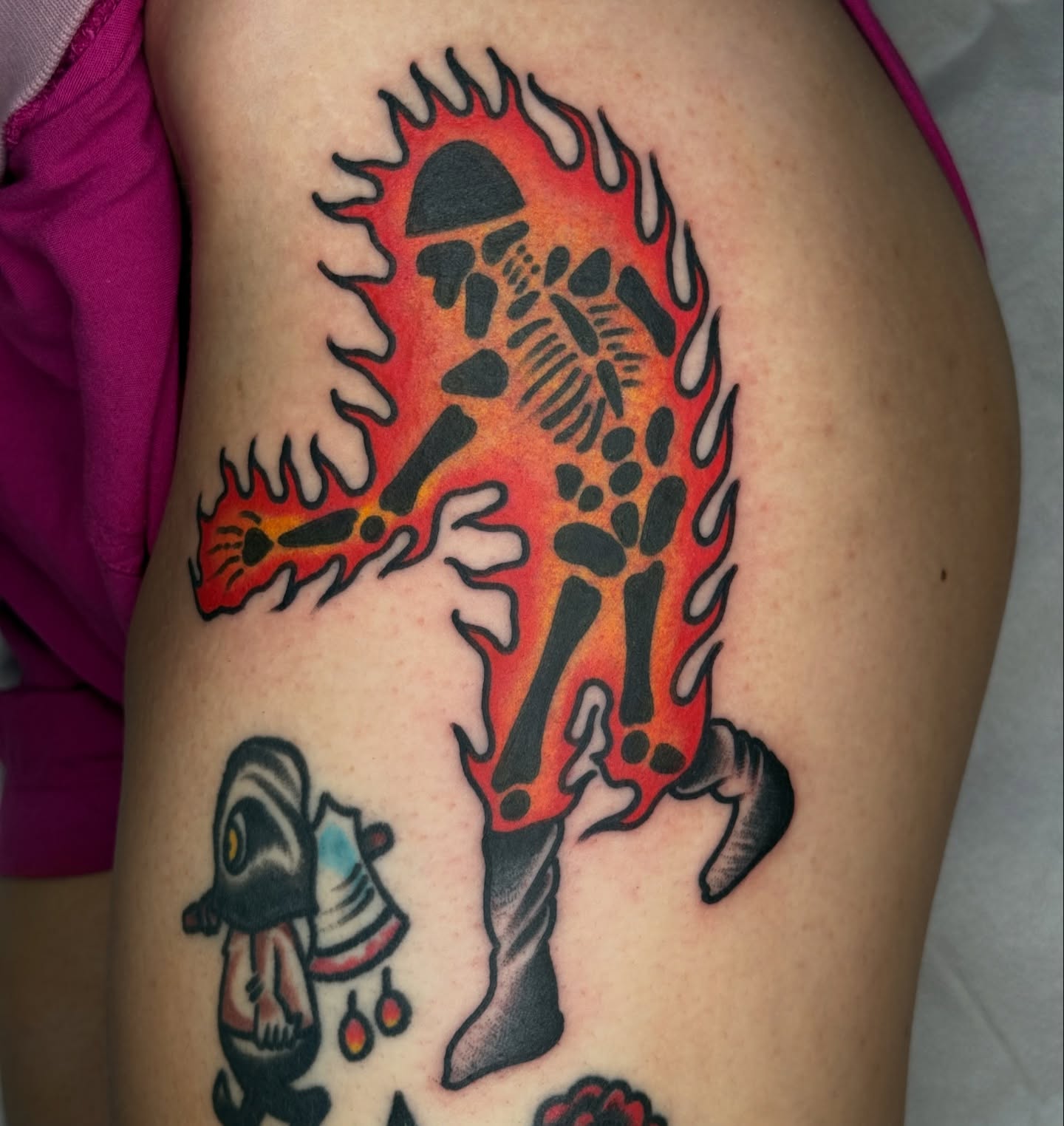 Flaming skeleton American traditional tattoo on the thigh by ๐ฎ๐๐๐๐ ๐ญ๐๐๐๐๐