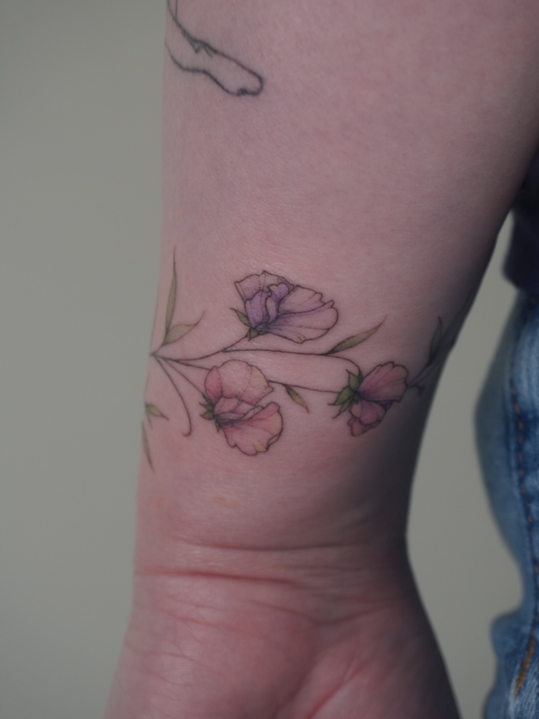 Flowers watercolor tattoo on the forearm by Sun Child Tattoo 🌻