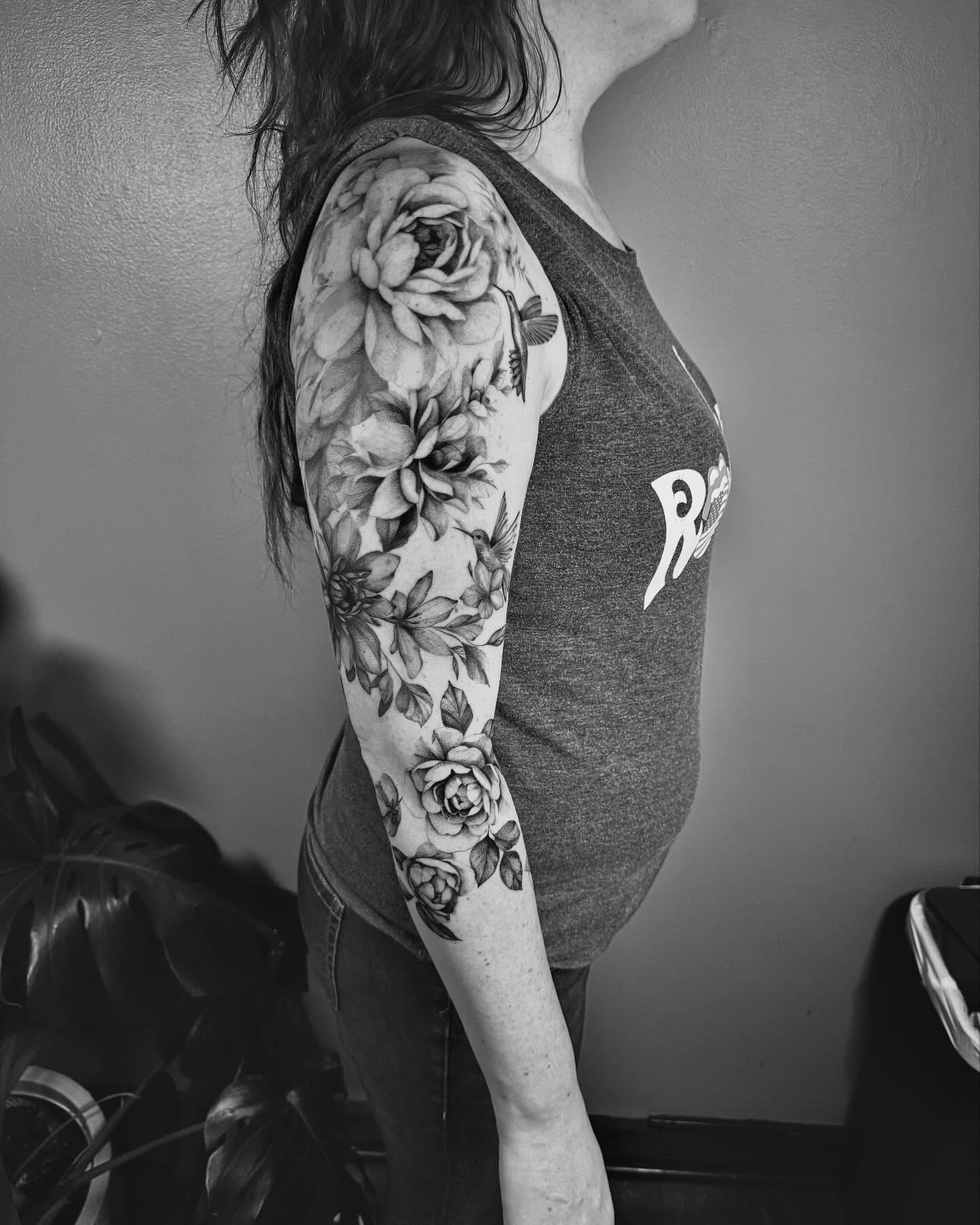 Floral sleeve realism tattoo on the upper arm by Ninna