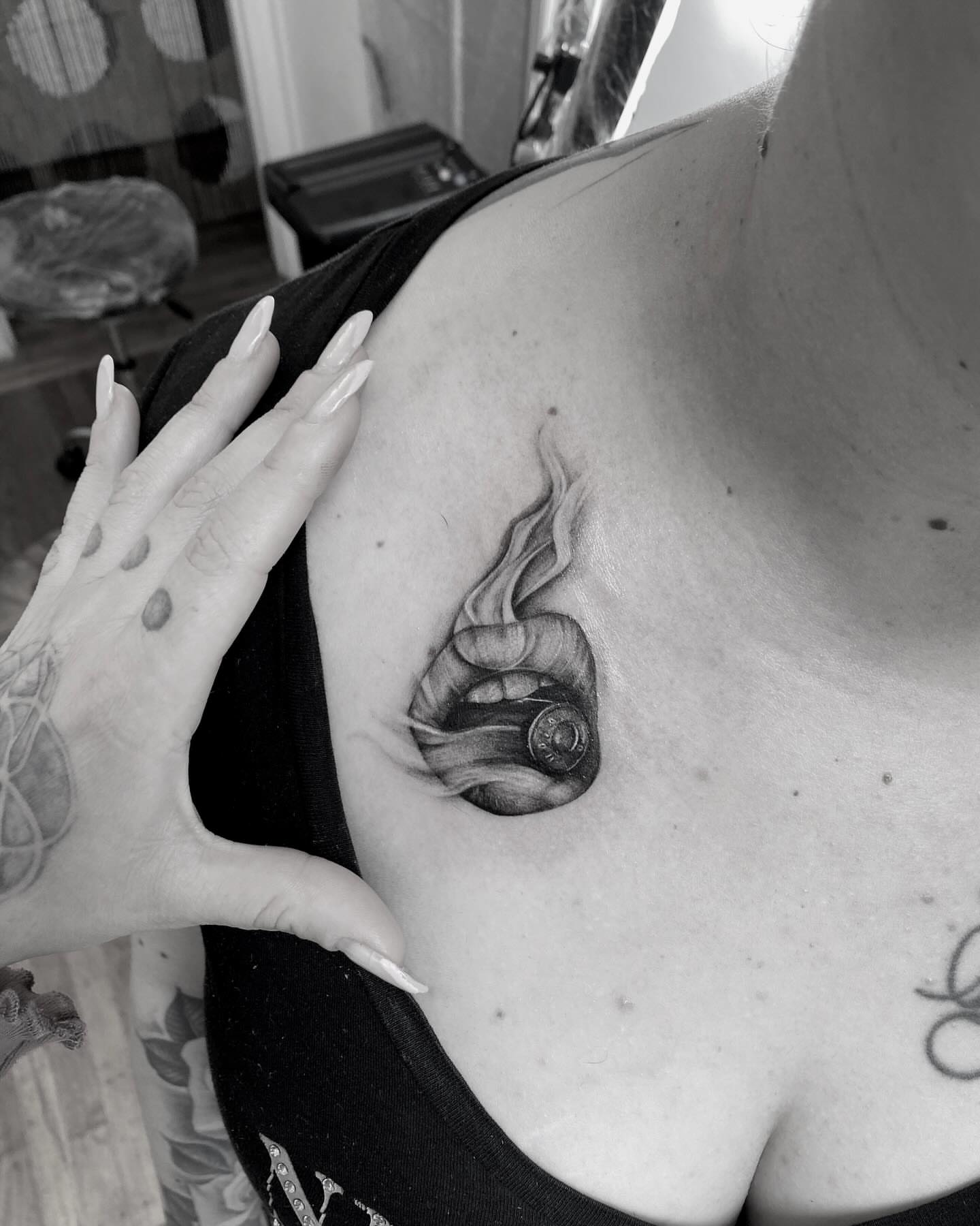 Tattoo by @ninnalopesart — realism, black_and_grey