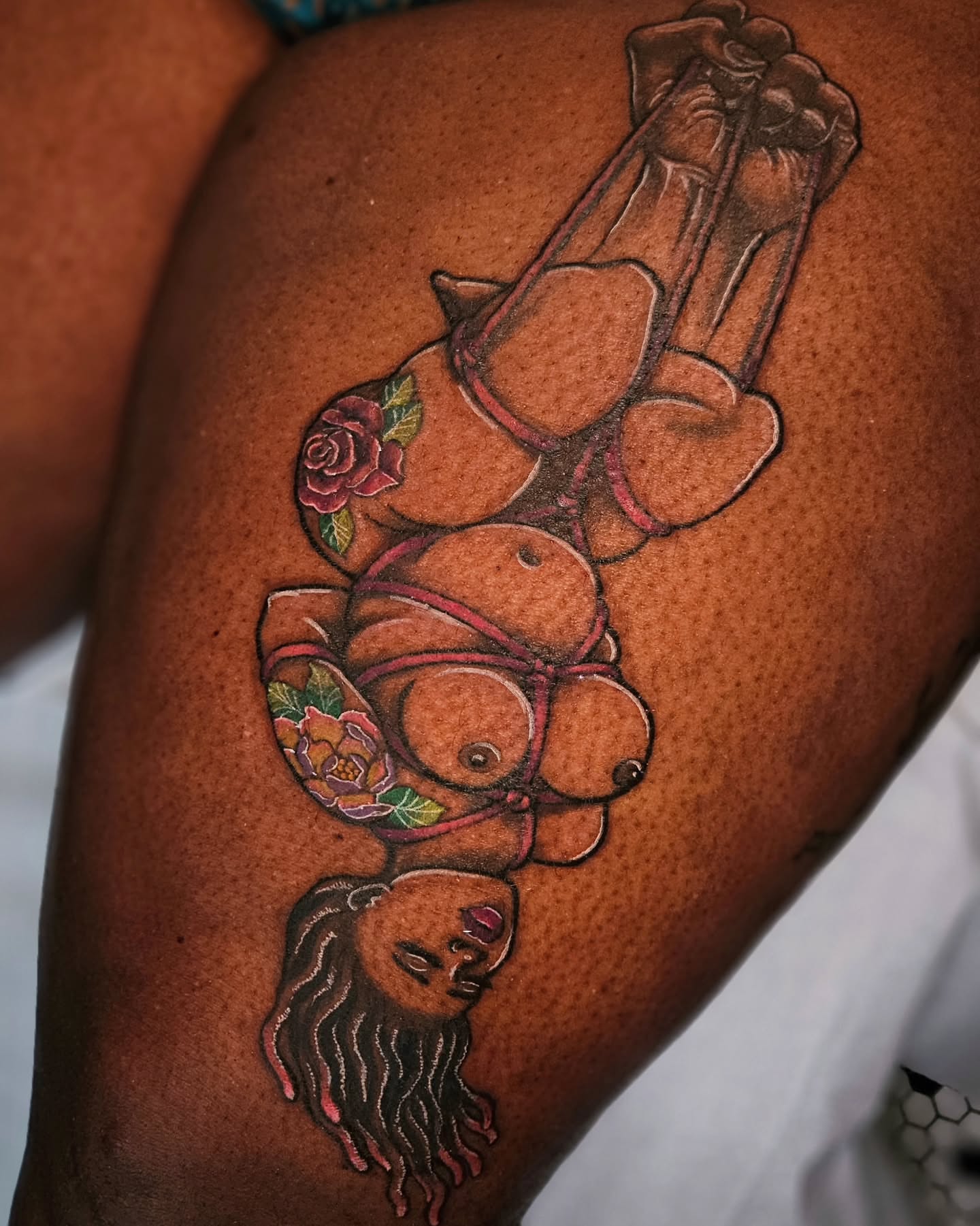 Female form with roses American traditional tattoo on the thigh by ๐๐๐๐