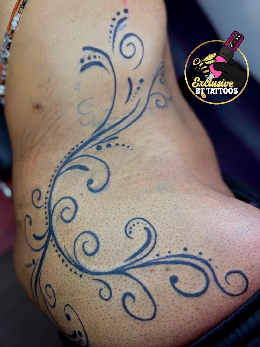 Swirls and dots pattern tribal tattoo on the thigh by @x1u5iv3bttattz