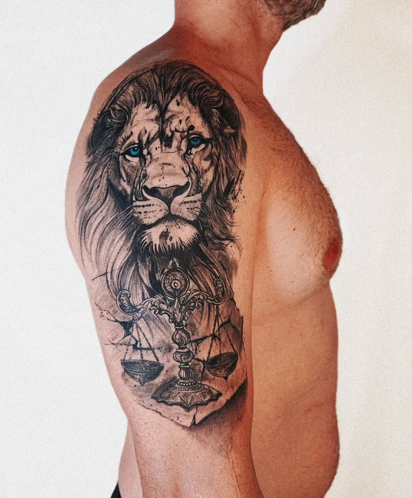 Lion realism tattoo on the shoulder by 𝗔𝗟𝗘𝗫 𝗣𝗥𝗘𝗤𝗨𝗘𝗟 𝗧𝗔𝗧𝗧𝗢𝗢𝗦 𝗖𝗛𝗜𝗖𝗔𝗚𝗢 ™, Chicago, Illinois