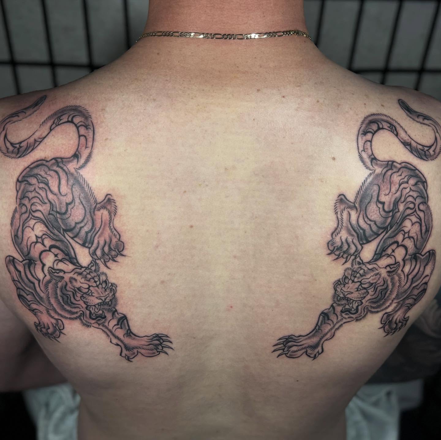 Dragons black and grey tattoo on the back by Justina🪐