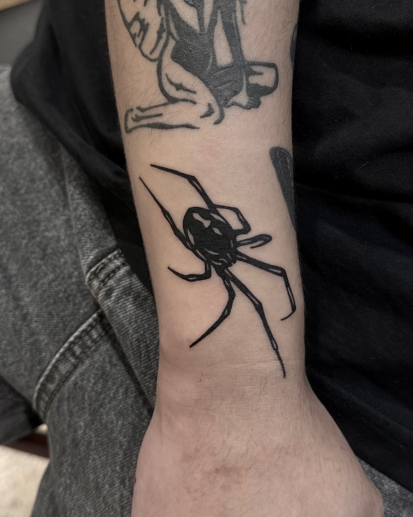 Tattoo by @roniblack_tt — black_and_grey