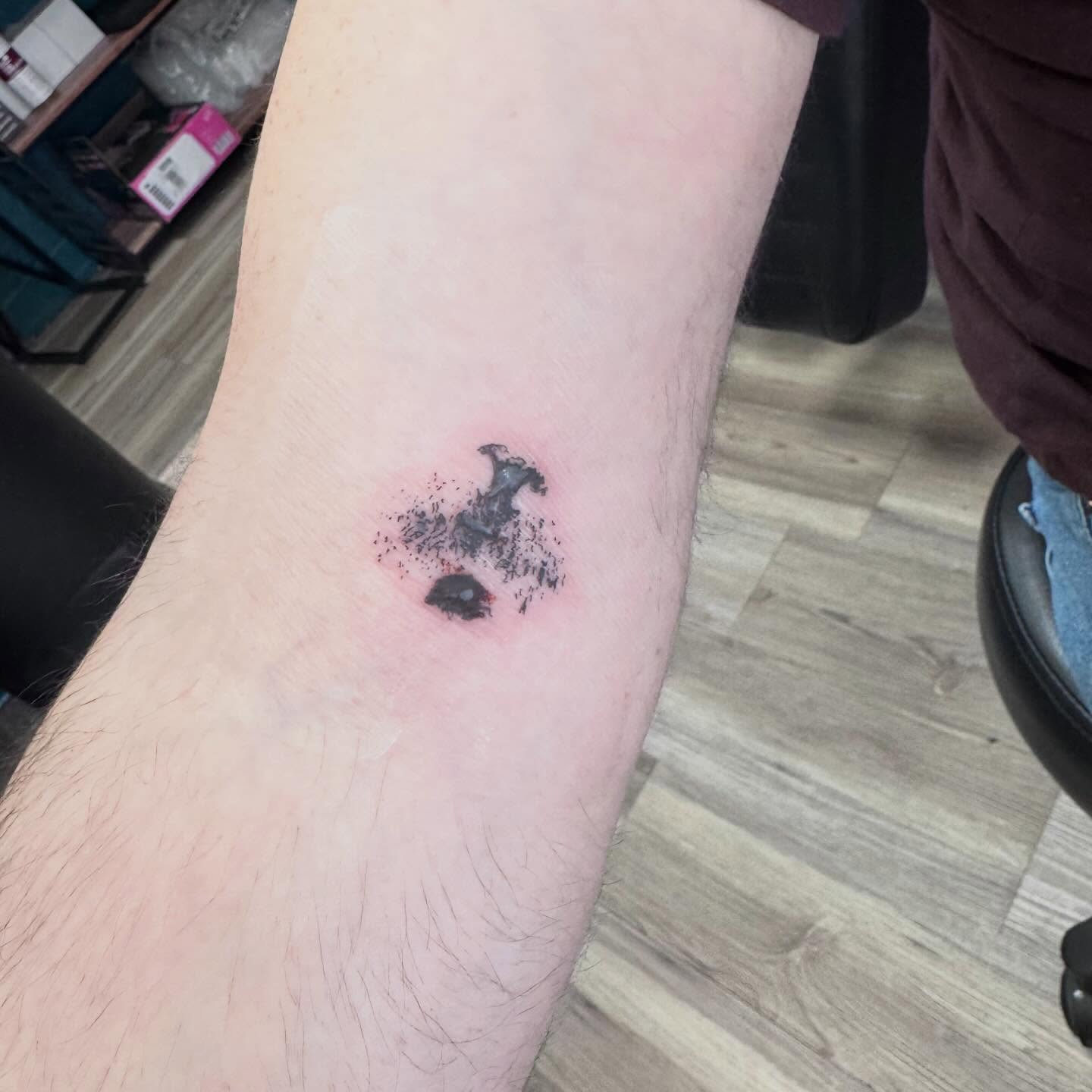 Tattoo by @savageshenise β dotwork