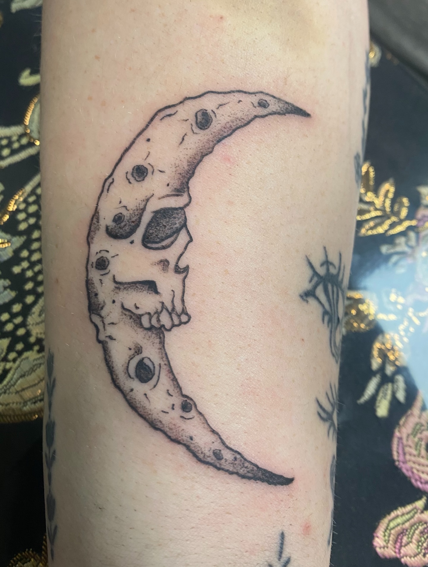 Moon skull dotwork tattoo on the forearm by Giuseppe T.C.