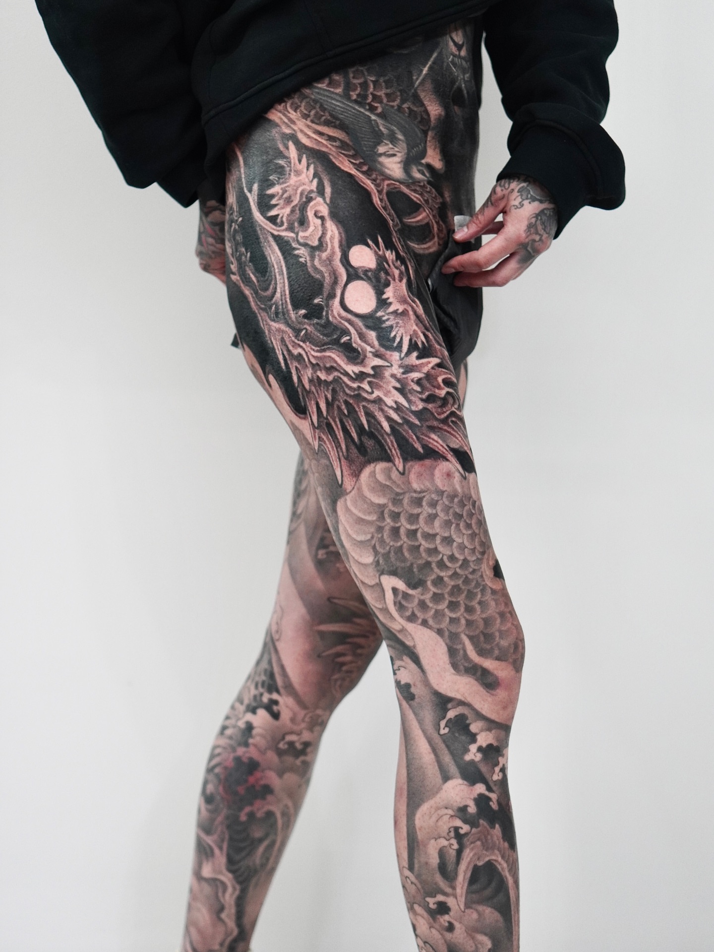 Dragon japanese irezumi tattoo on the thigh by 睿刺造物