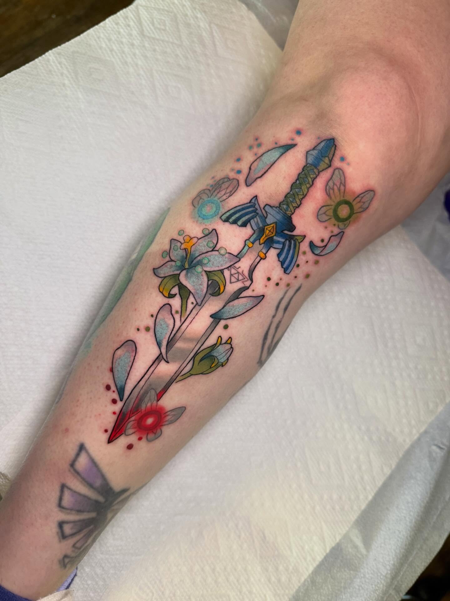 Tattoo by @trashcattattoos — new_school, dotwork