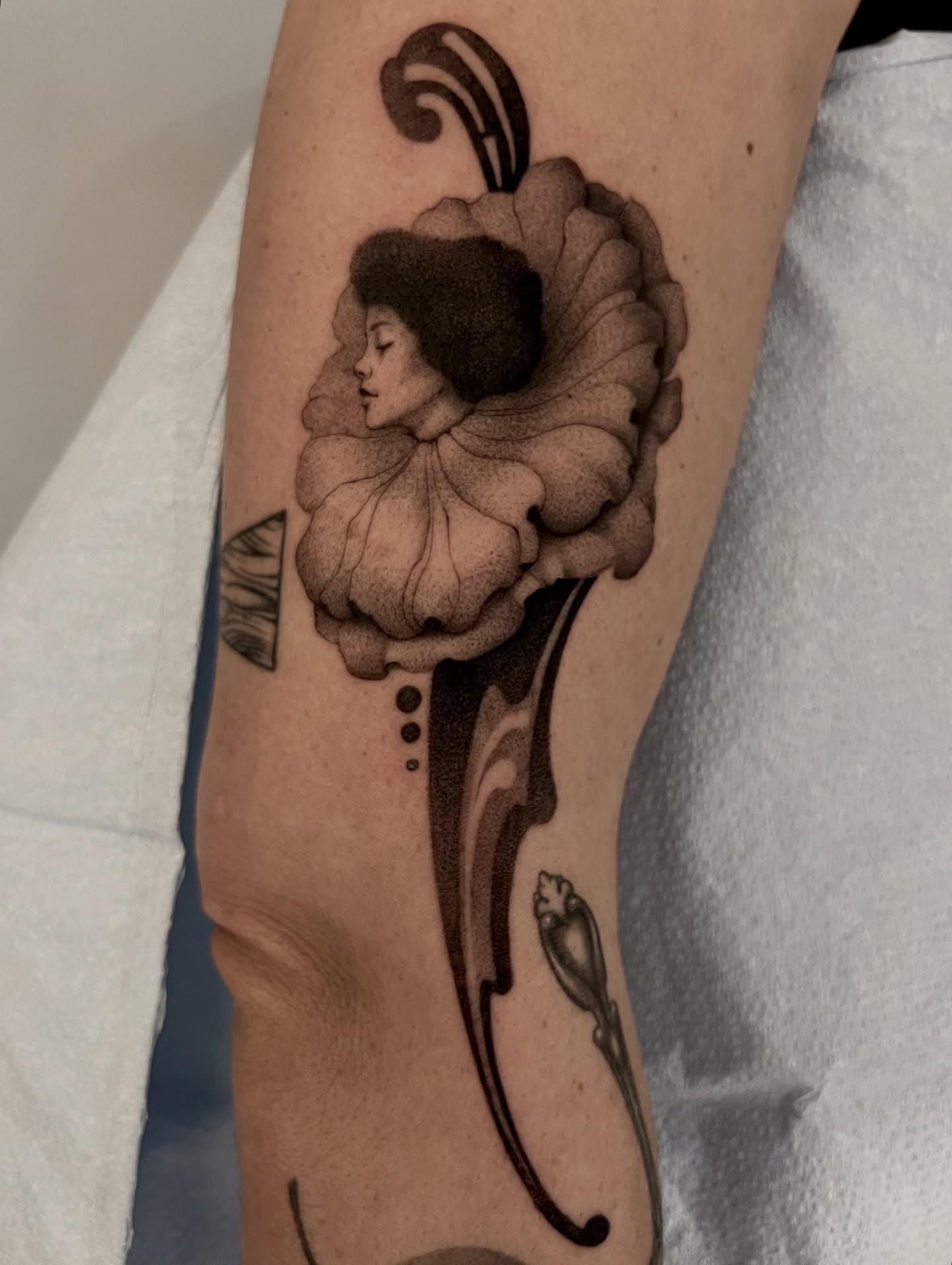 Flower and woman dotwork tattoo on the forearm by 𝑱𝒖𝒍𝒊𝒂𝒏𝒏𝒂 𝑴𝒆𝒏𝒏𝒂✥𝑷𝒉𝒊𝒍𝒂𝒅𝒆𝒍𝒑𝒉𝒊𝒂✥𝑩𝒍𝒂𝒄𝒌 𝒂𝒏𝒅 𝑮𝒓𝒂𝒚