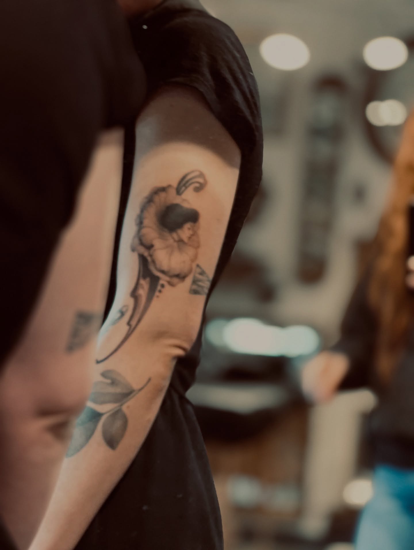 Flower and woman American traditional tattoo on the forearm by 𝑱𝒖𝒍𝒊𝒂𝒏𝒏𝒂 𝑴𝒆𝒏𝒏𝒂✥𝑷𝒉𝒊𝒍𝒂𝒅𝒆𝒍𝒑𝒉𝒊𝒂✥𝑩𝒍𝒂𝒄𝒌 𝒂𝒏𝒅 𝑮𝒓𝒂𝒚
