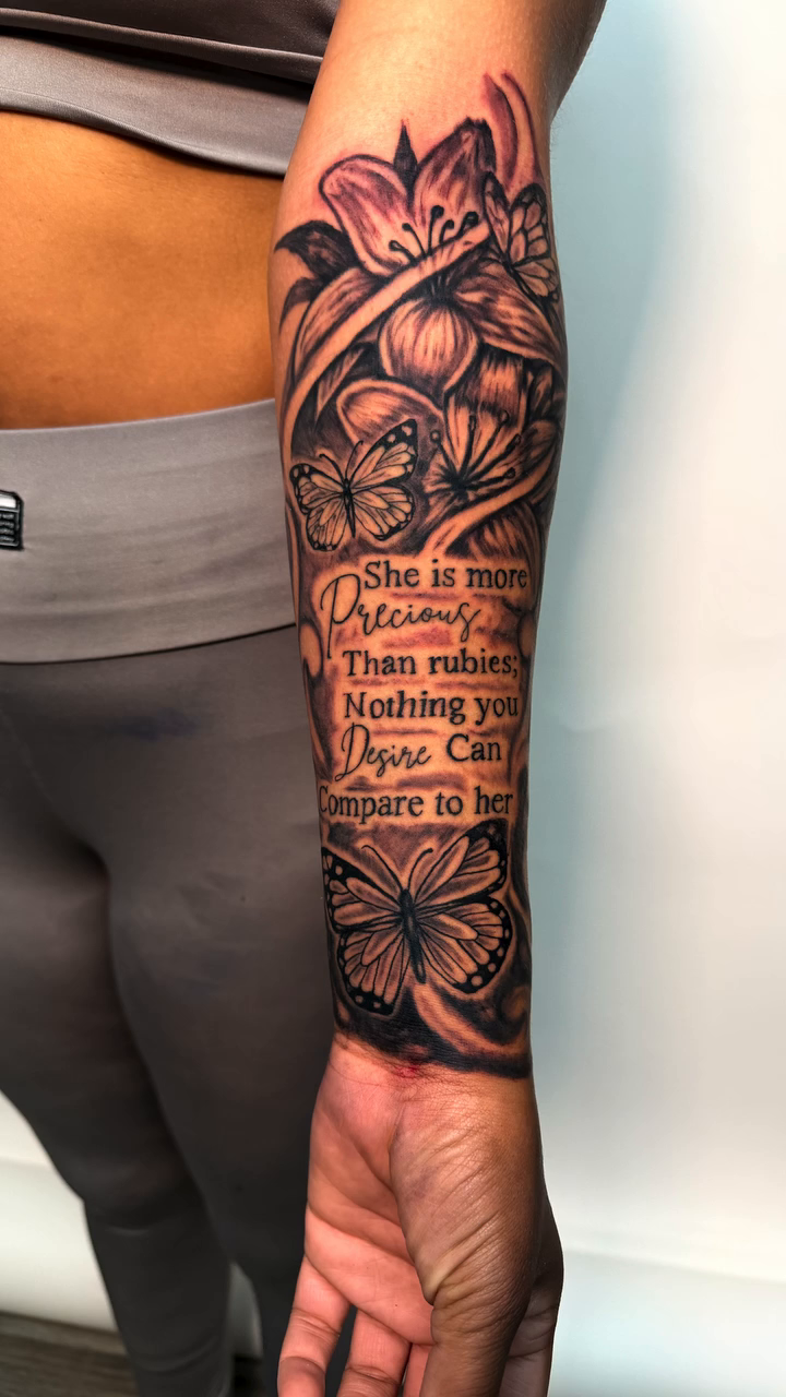 Floral and script tattoo fine line tattoo by Justin custard Tattoo💉Artist 🎨Painter