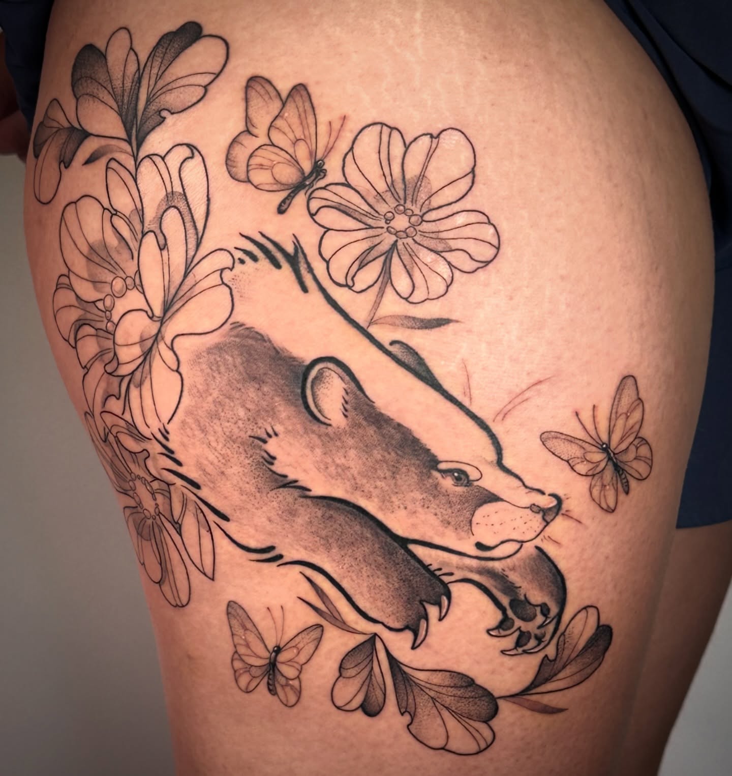 Bear and flowers black and grey tattoo on the thigh by TATTOOLIZARD (James)
