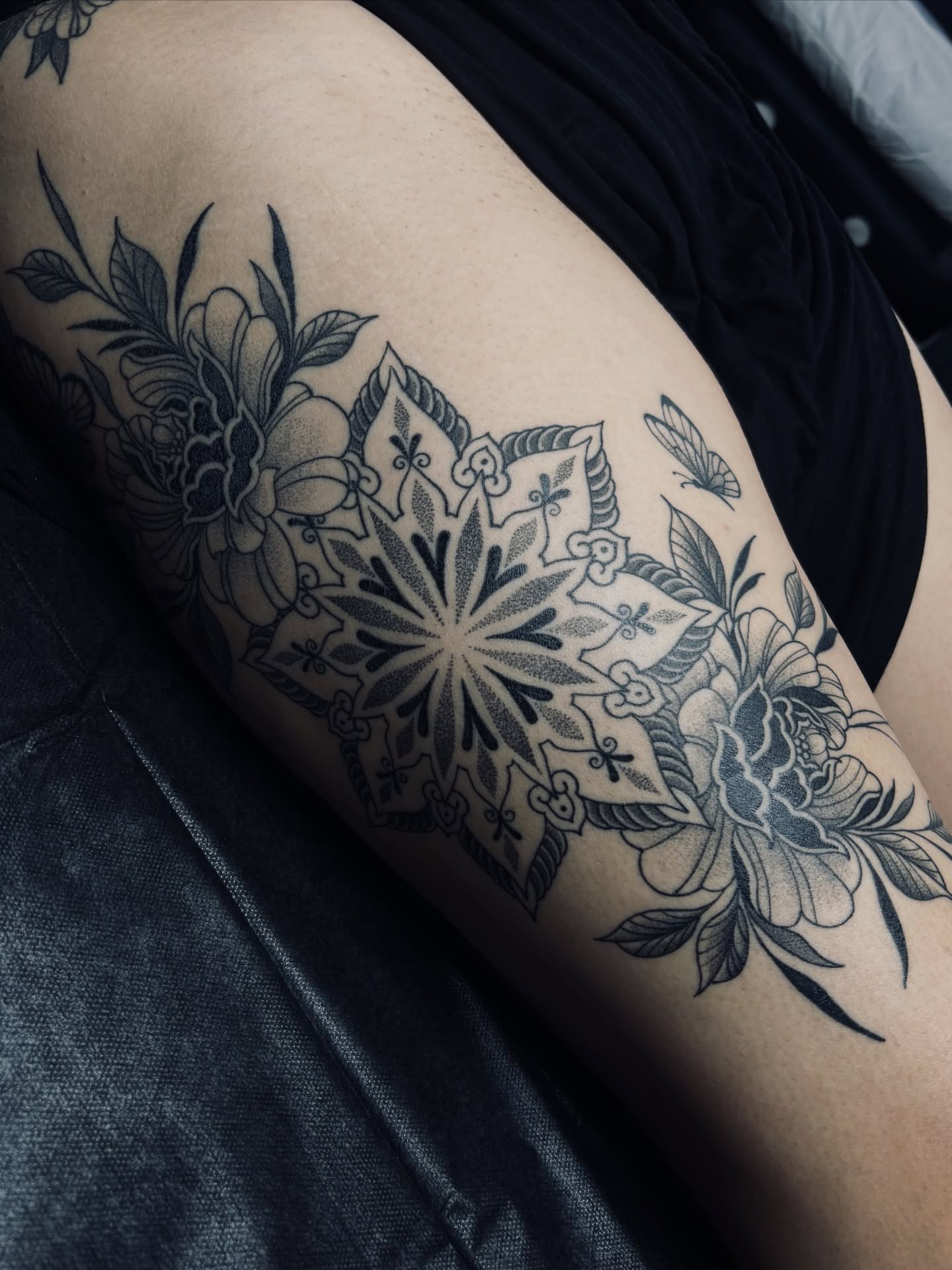Tattoo by @kolbialexis — dotwork, geometric