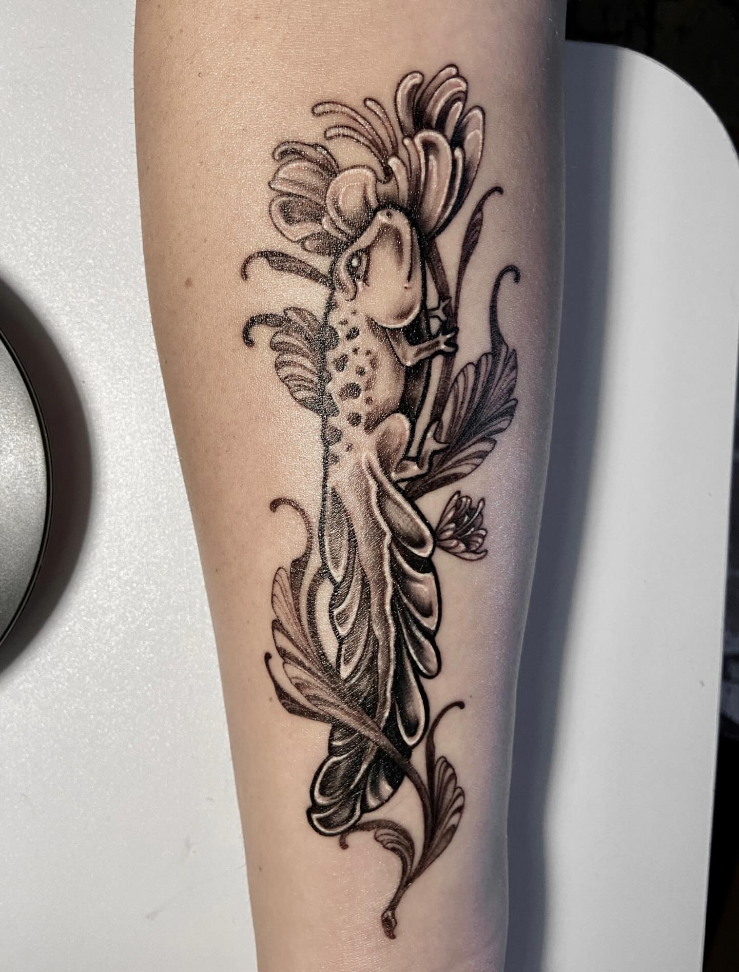Tattoo by @heathersyvilla — black_and_grey