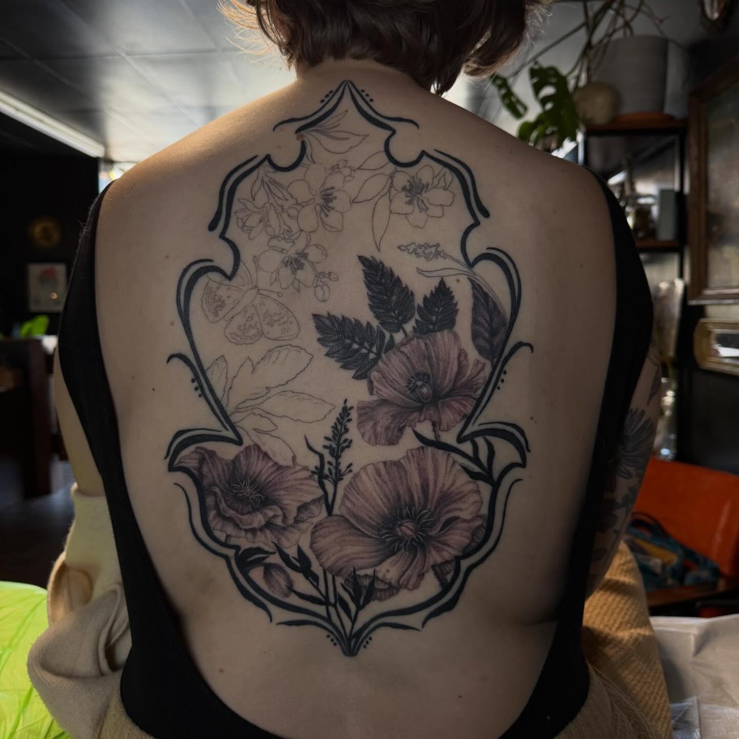 Flowers and leaves black and grey tattoo on the back by Cort Prescott 🕸 OKC Tattoo Artist, Oklahoma City, Oklahoma