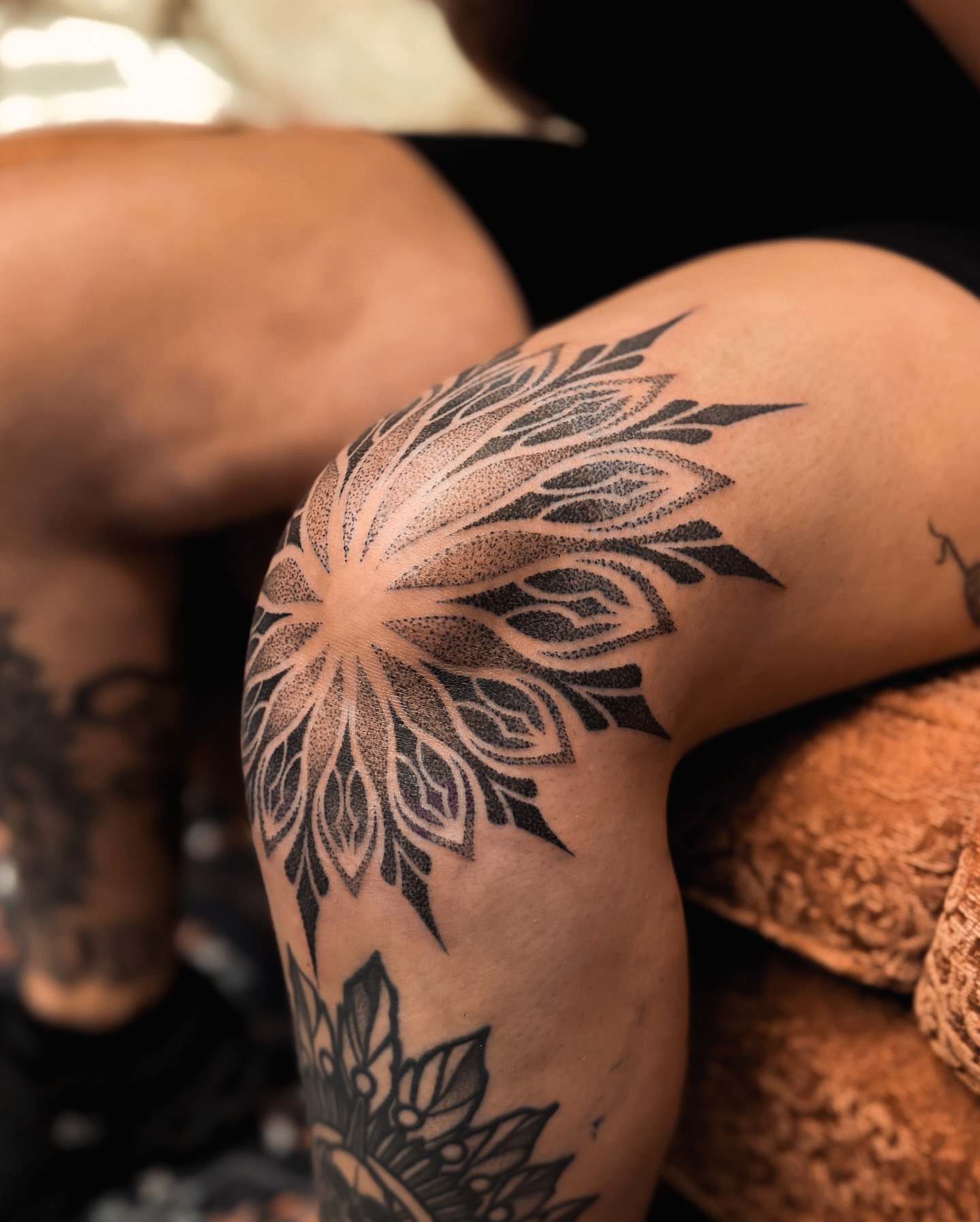 Geometric mandala dotwork tattoo on the thigh by 𝔍𝔞𝔯𝔢𝔡 𝔞𝔩𝔩𝔢𝔫