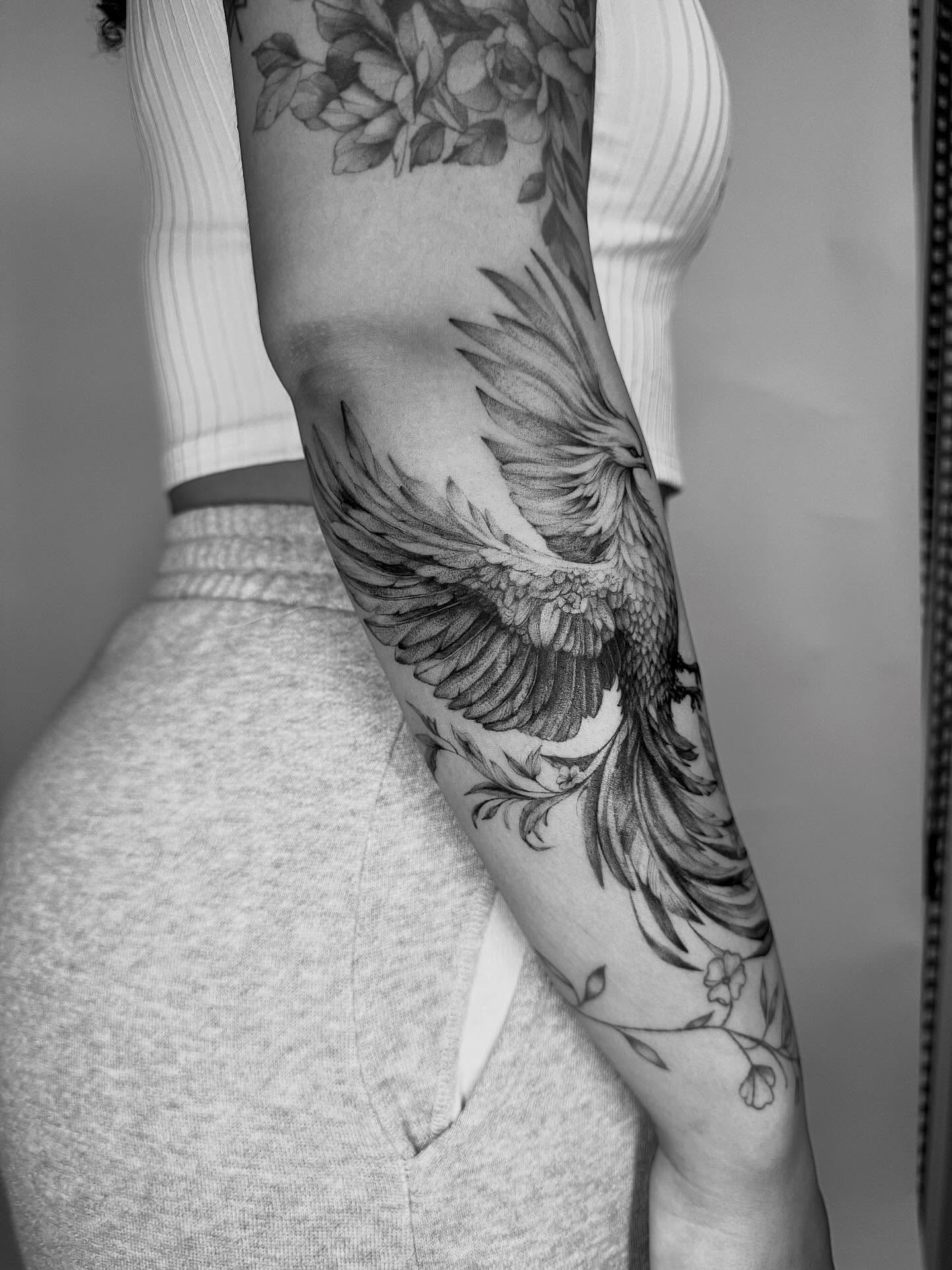 Tattoo by @ninnalopesart — black_and_grey