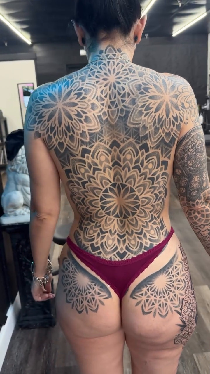 Tattoo by @paul_schnellmynuts — geometric, dotwork