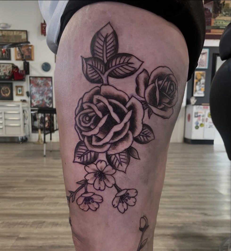 Roses black and grey tattoo on the thigh by Logan Casimir