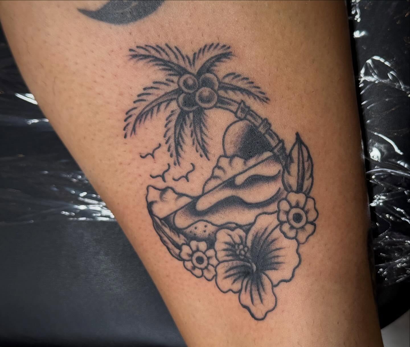 Tattoo by @electricladyink — black_and_grey