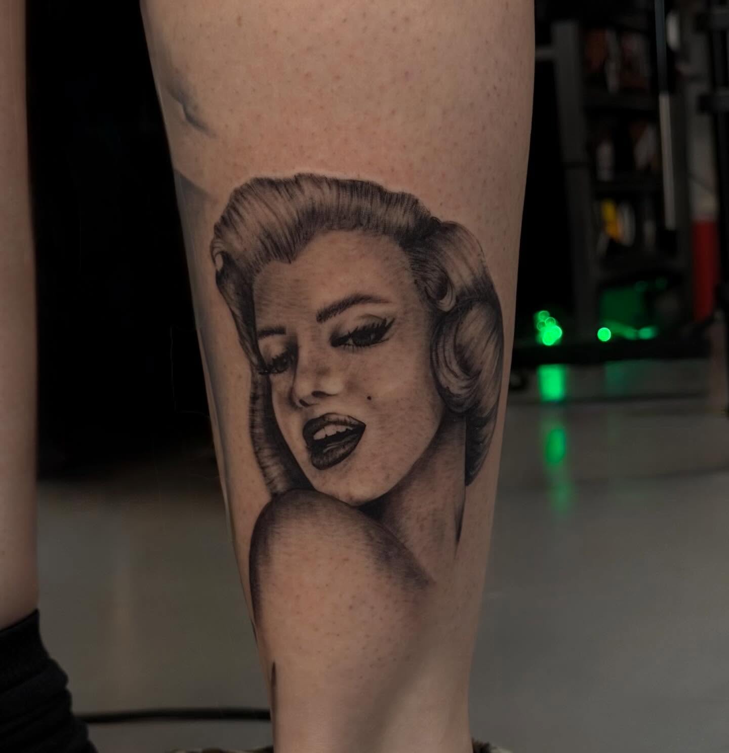Woman realism tattoo on the forearm by πΎππ π π·ππ πππππ πΏπππππ π¬πππππ