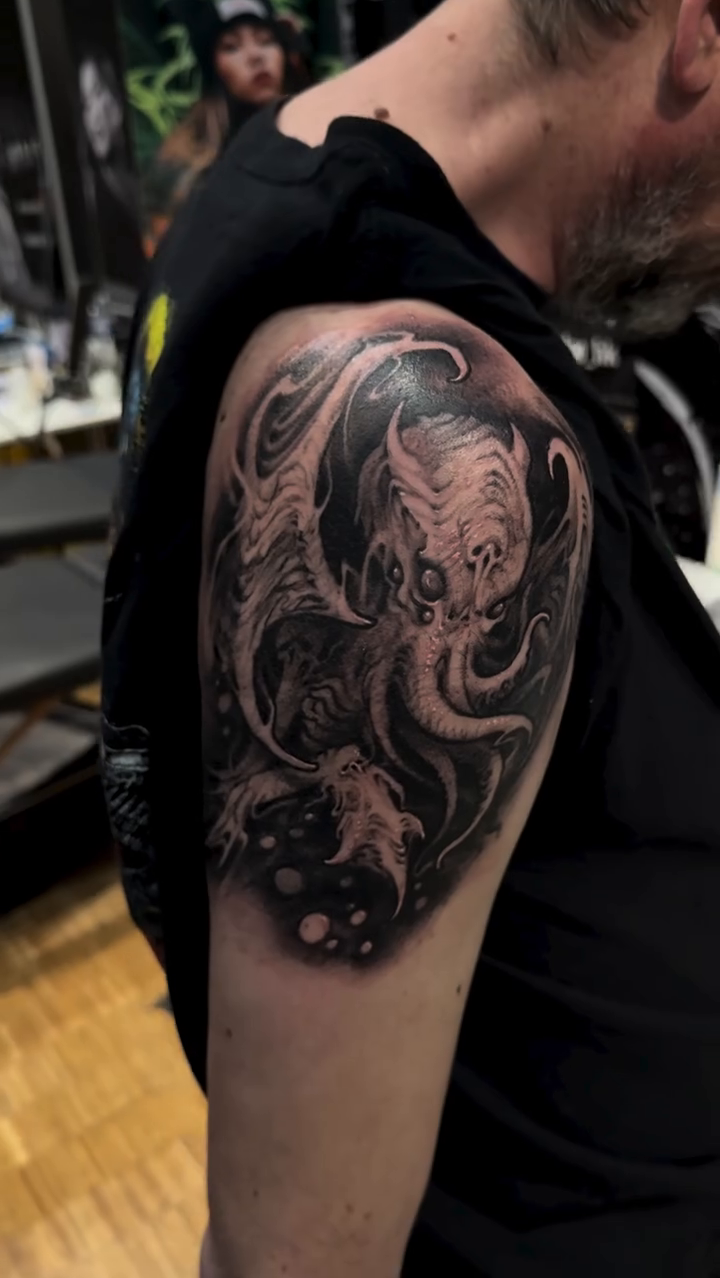 Kraken dark realism tattoo by π΅ππππ π―πππππππ