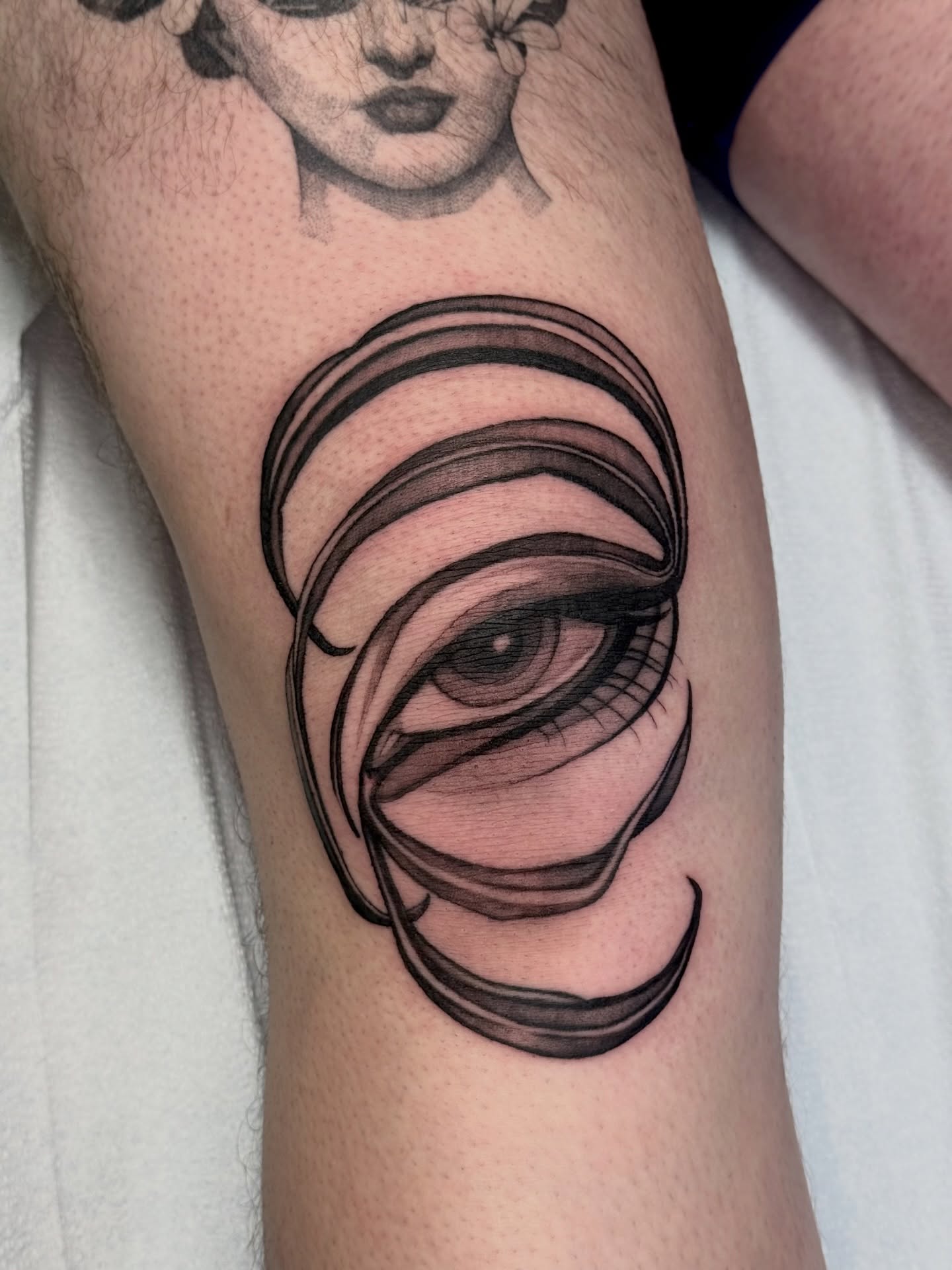 Tattoo by @jesskuesperttattoo β black_and_grey, geometric