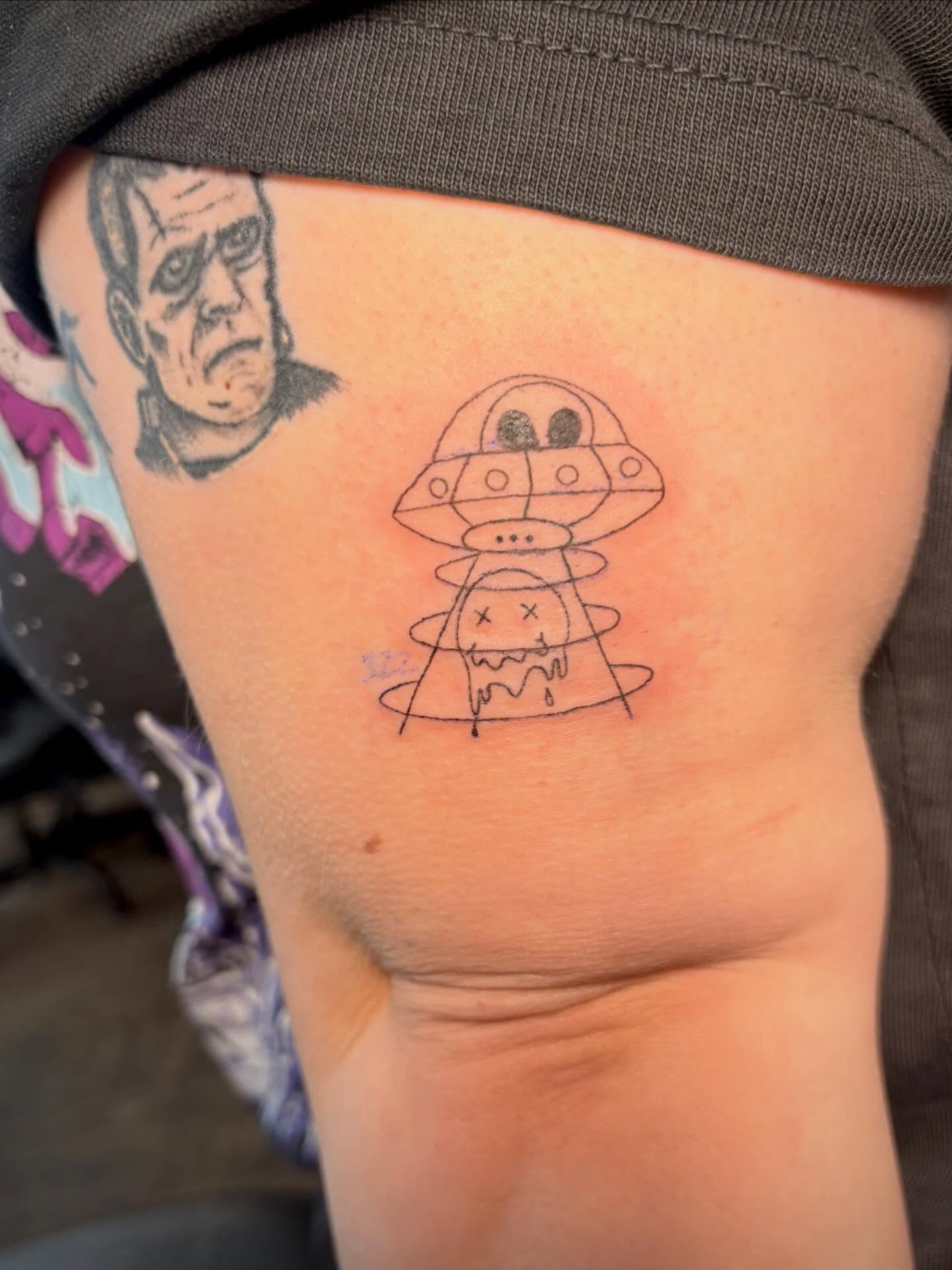Tattoo by @emmas.tattoo.s — geometric, minimalist