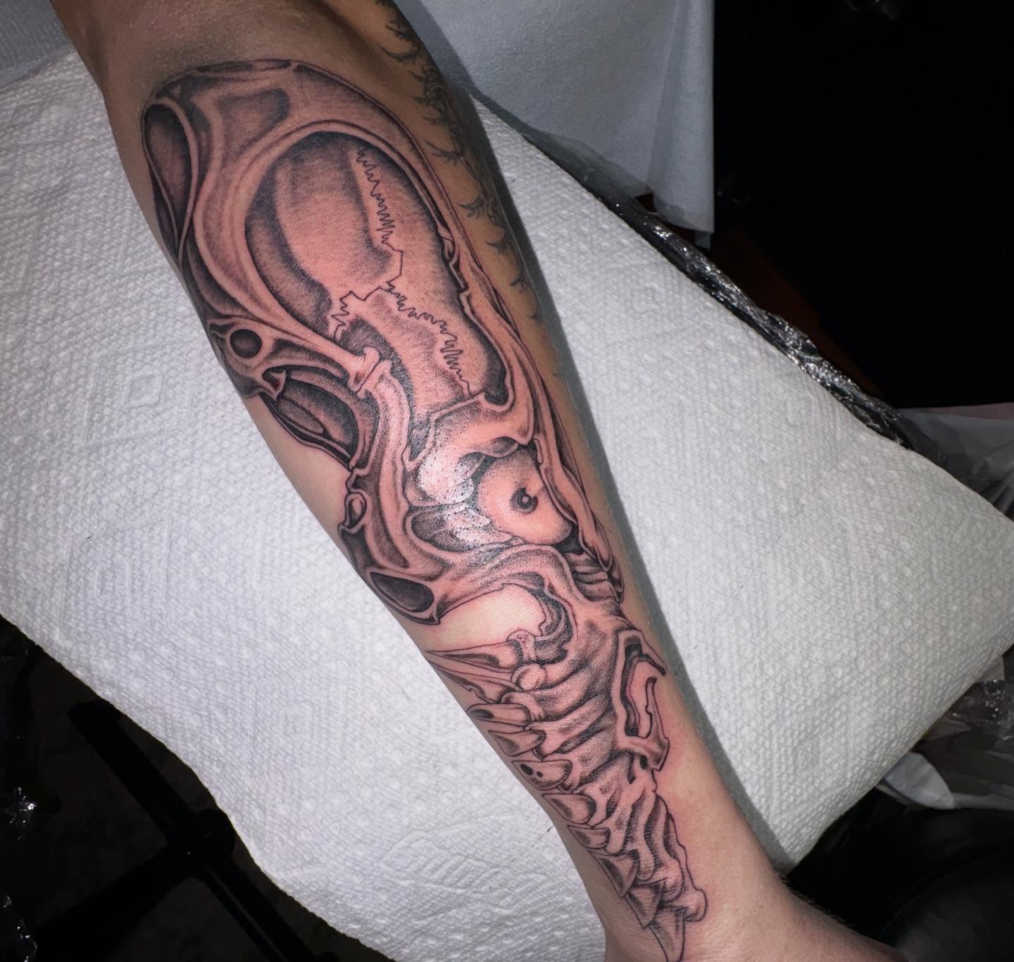 Tattoo by @fried_world — black_and_grey, geometric