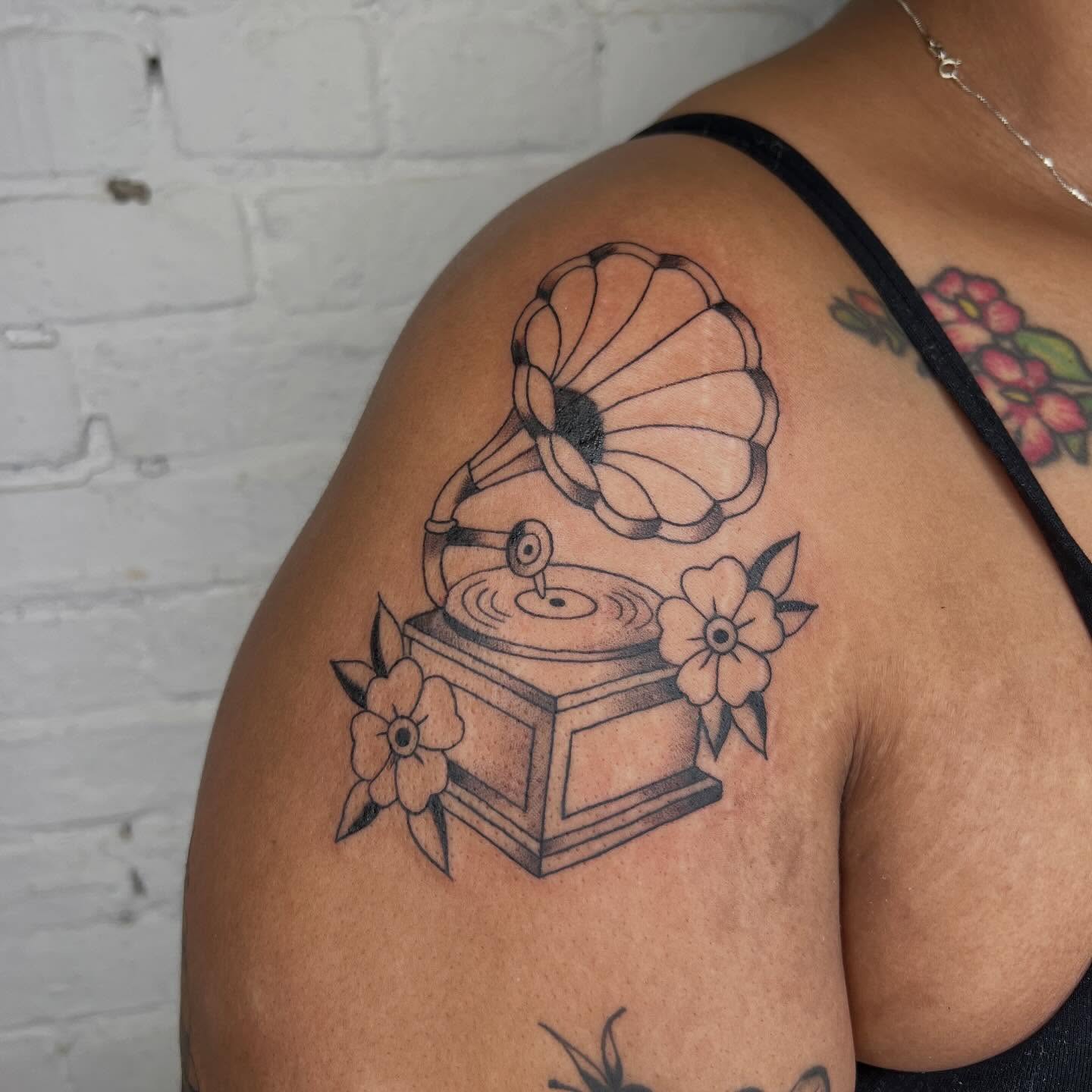 Tattoo by @robbwilsontattoos — black_and_grey