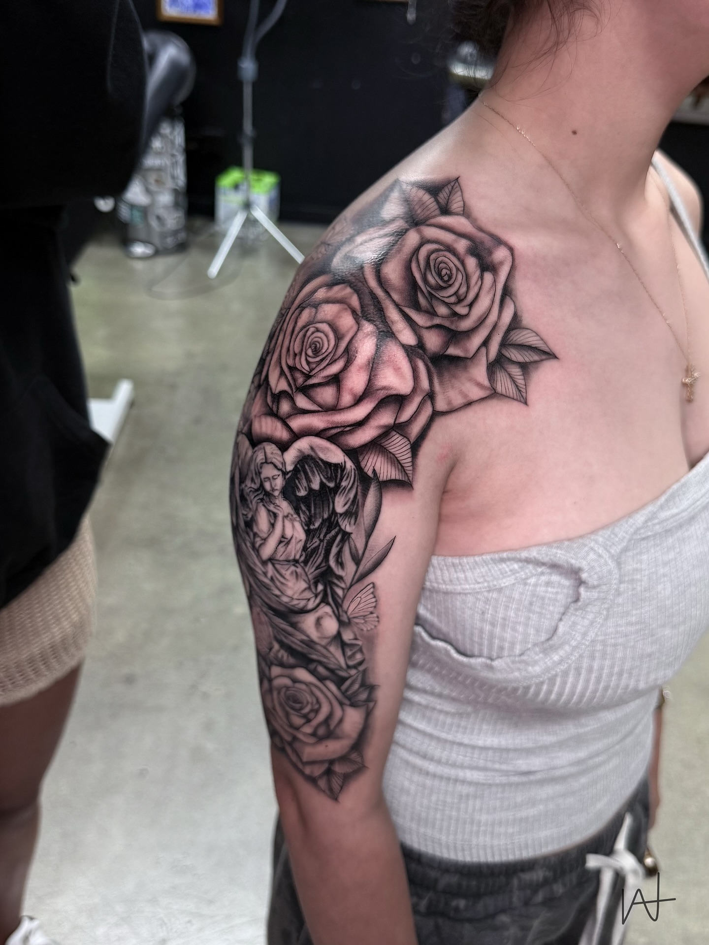 Roses and cherub realism tattoo on the shoulder by Kat Parmu