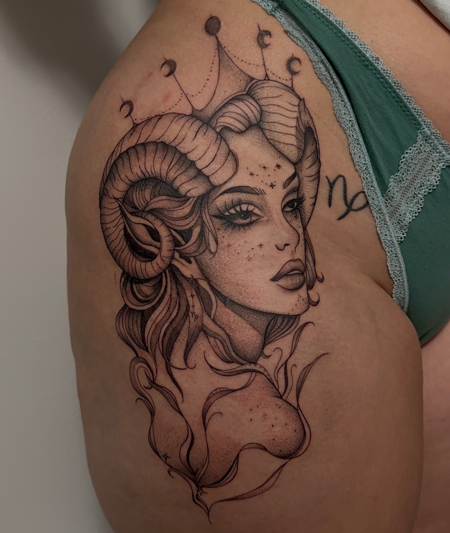 Tattoo by @hosannatattoo — dotwork, realism