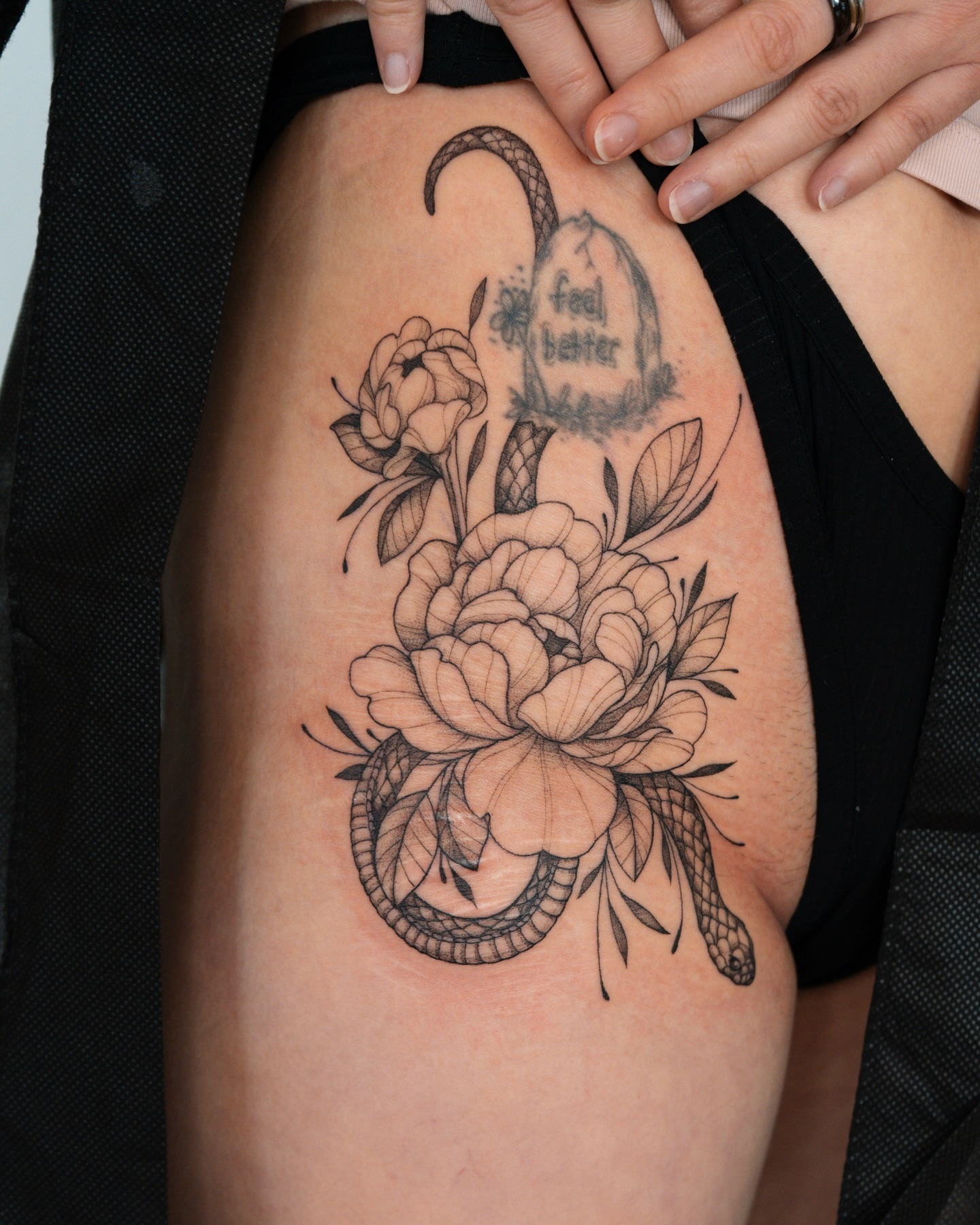 Tattoo by @mikaylasuetattoo — black_and_grey