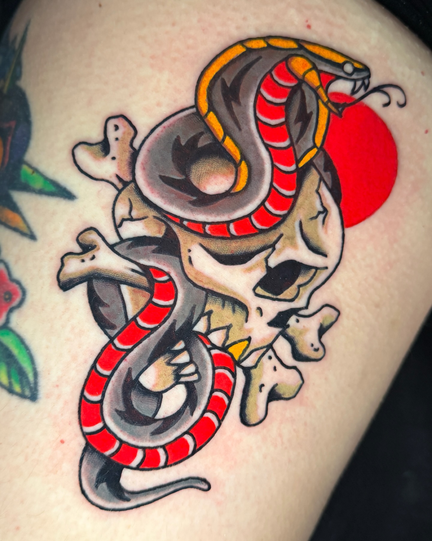 Snake and skull American traditional tattoo on the thigh by R e N O T