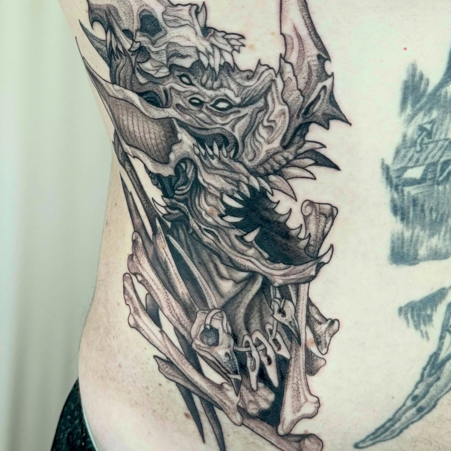 Dragon realism tattoo on the ribs by Erick Mendivil