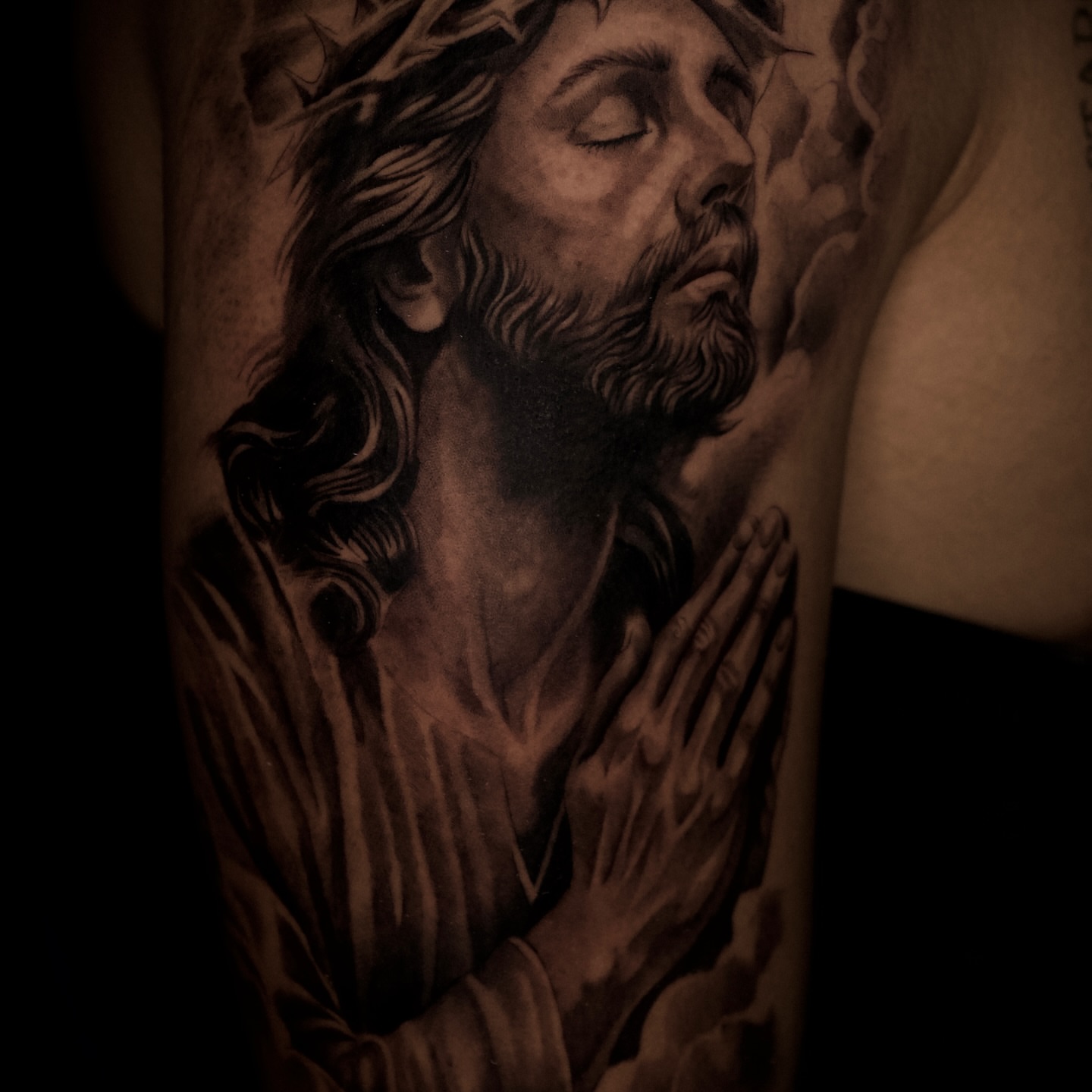 Praying jesus realism tattoo on the forearm by R O M y R I N C Ó N