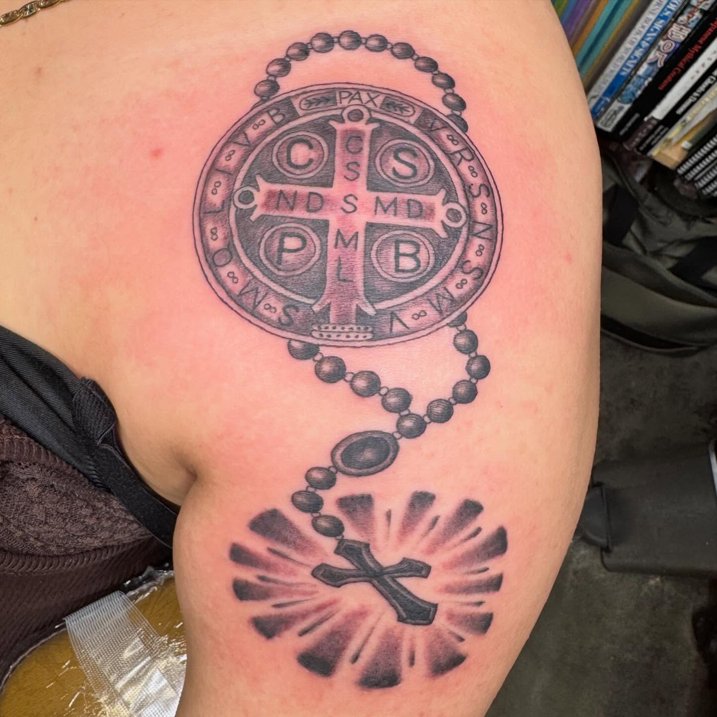 Tattoo by @bobbyjoeward — black_and_grey