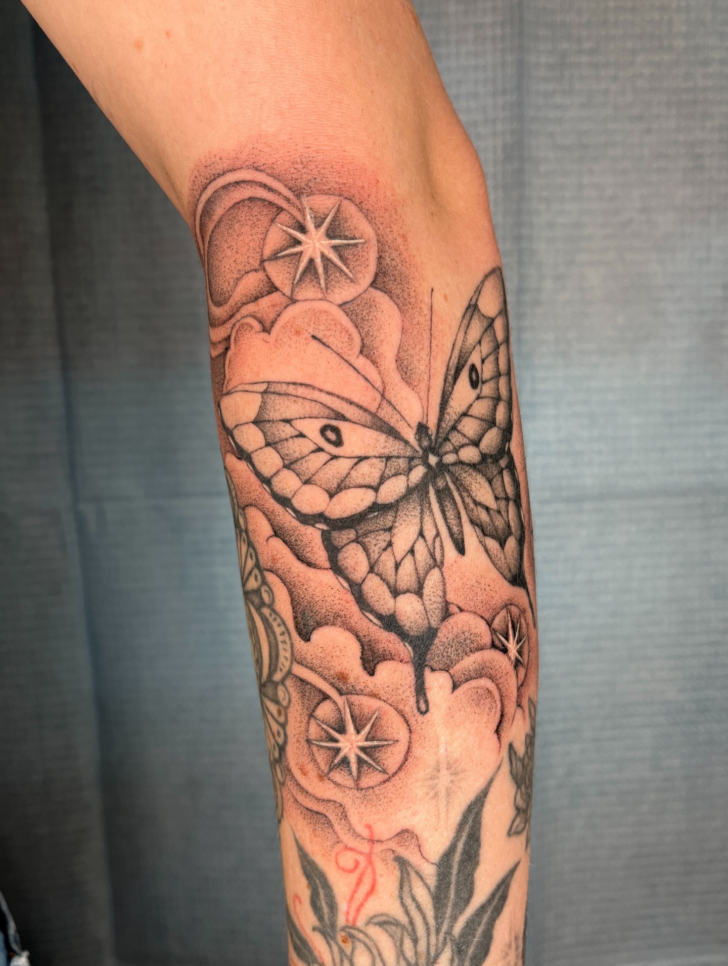 Tattoo by @derosario__ — dotwork, black_and_grey