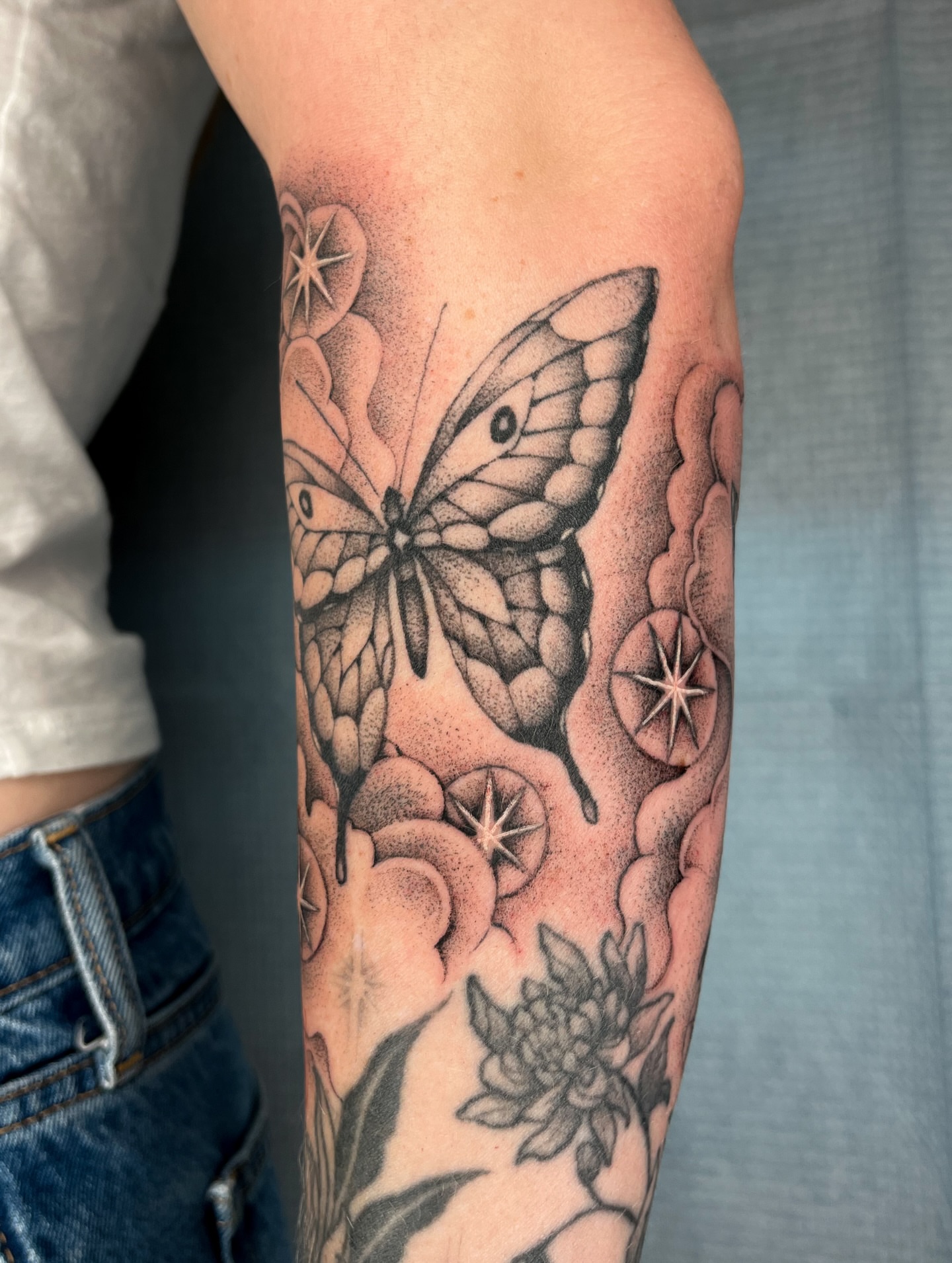 Tattoo by @derosario__ — dotwork, black_and_grey