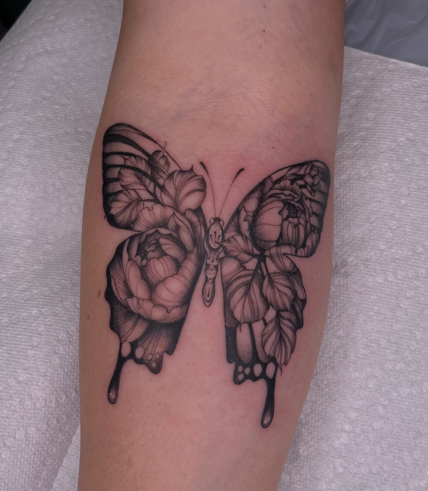 Tattoo by @kylajaetattoos β black_and_grey