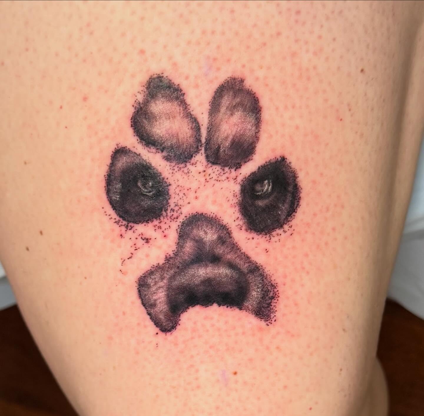 Tattoo by @starby5 โ dotwork