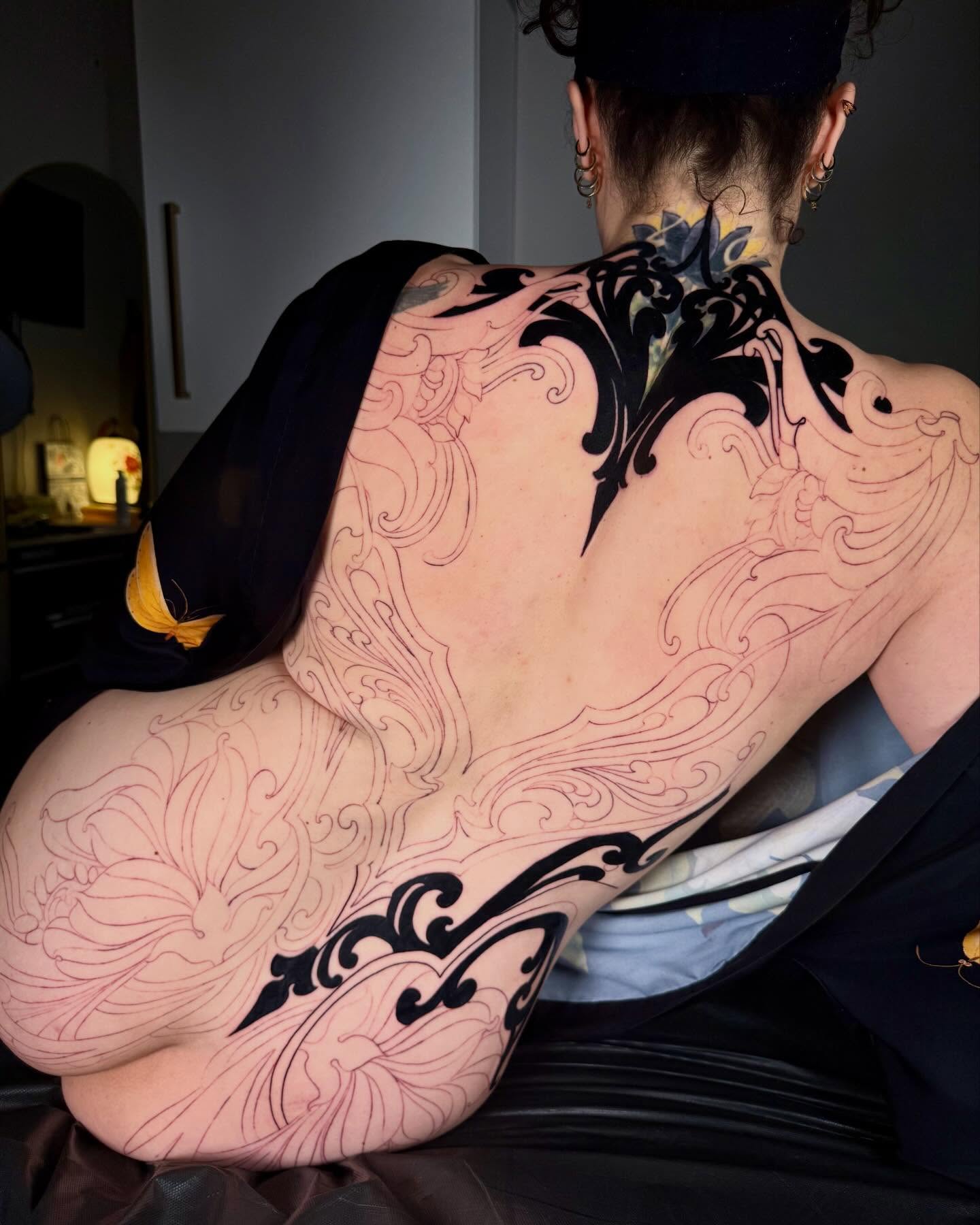 Floral pattern ornamental tattoo on the back by 𝐊𝐄𝐋𝐒𝐄𝐘 𝐂𝐀𝐑𝐌𝐄𝐋𝐀