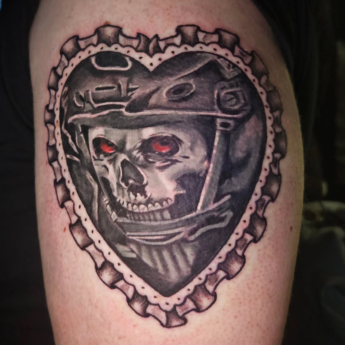 Skull helmet realism tattoo on the thigh by Ari🖤