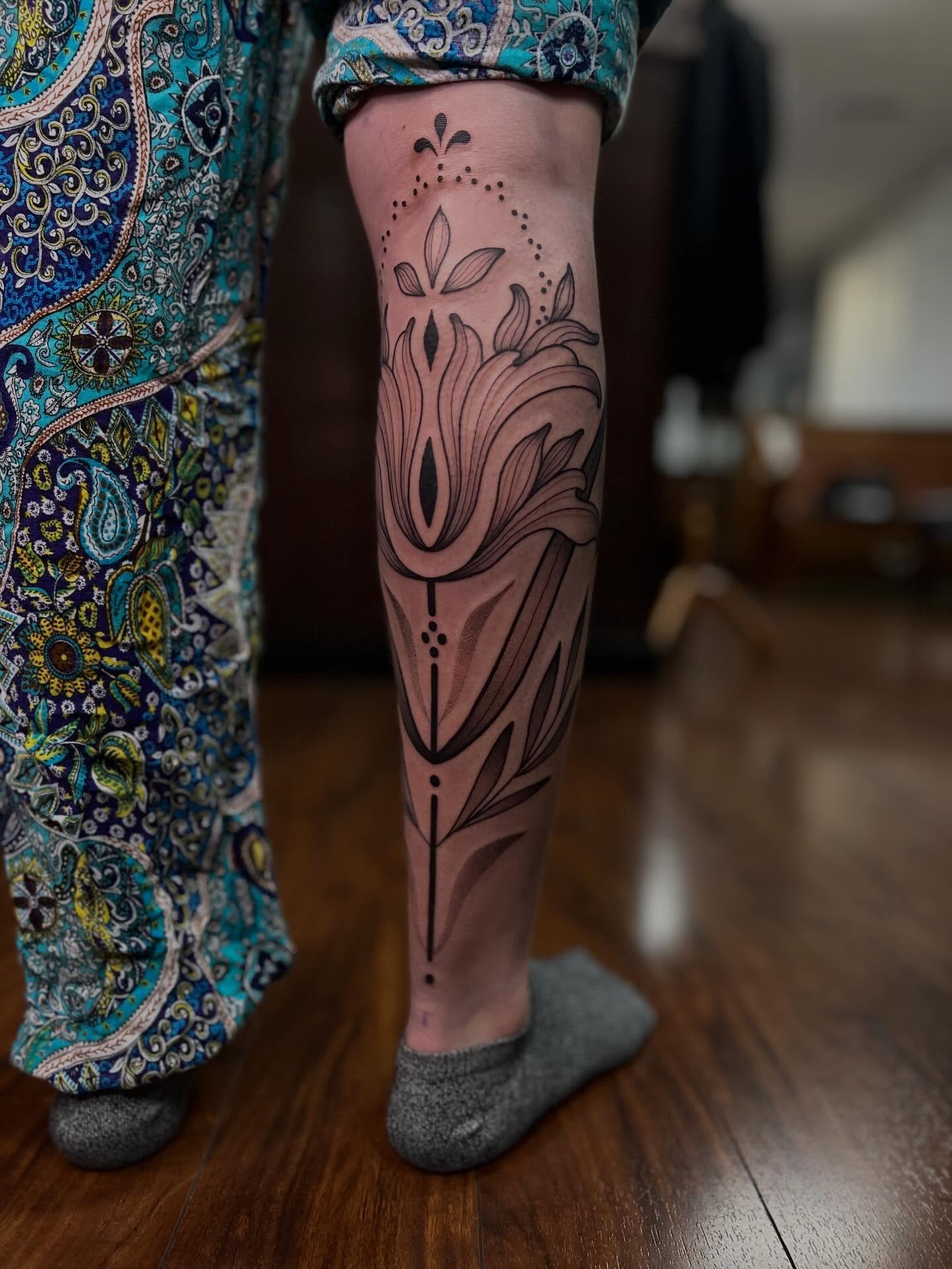 Tattoo by @avreysimone — dotwork, geometric