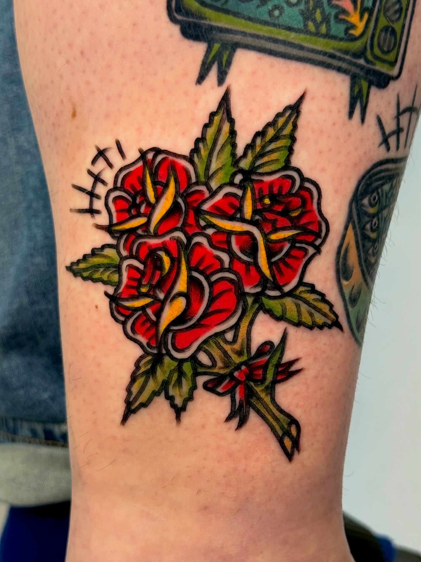 Red roses American traditional tattoo on the forearm by Tattooer Sancho 🇰🇷🇨🇦