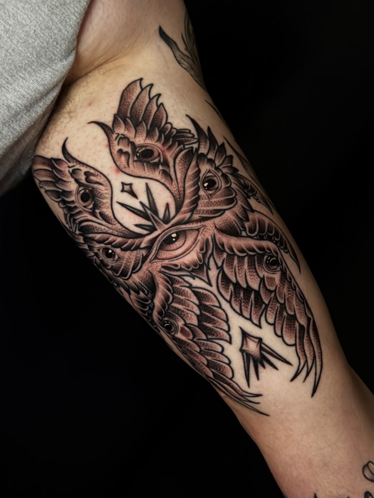 Owl American traditional tattoo on the forearm by 𝔐𝔦𝔠𝔥𝔢𝔩𝔩𝔢𝔫 🦇