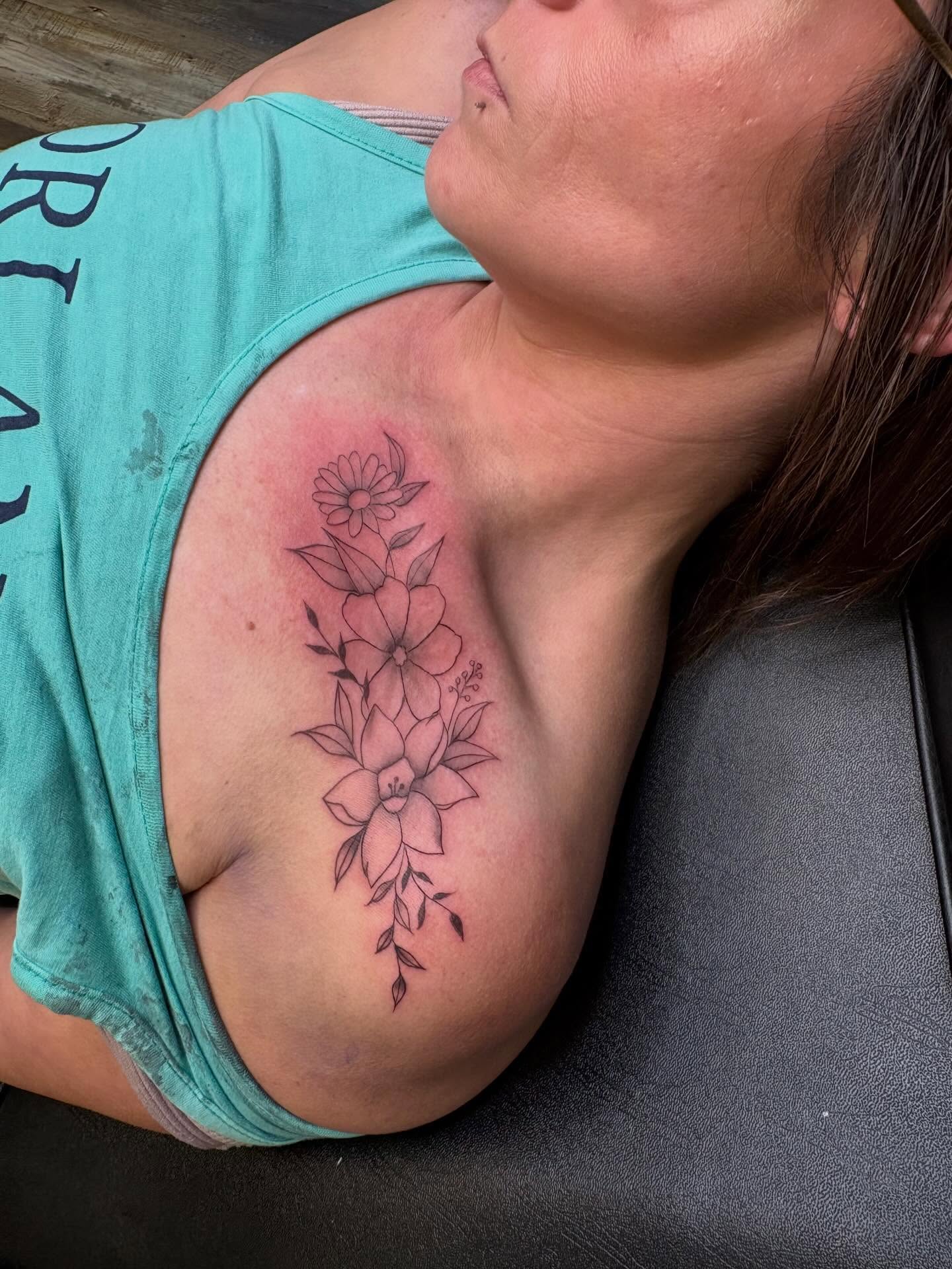 Tattoo by @andyrz_inkzzz — fine_line